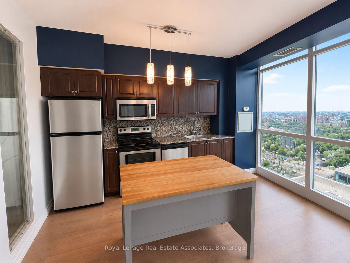 Photo 4 of Unit 2411, 215 Fort York Boulevard, Toronto, Niagara — HOMEH