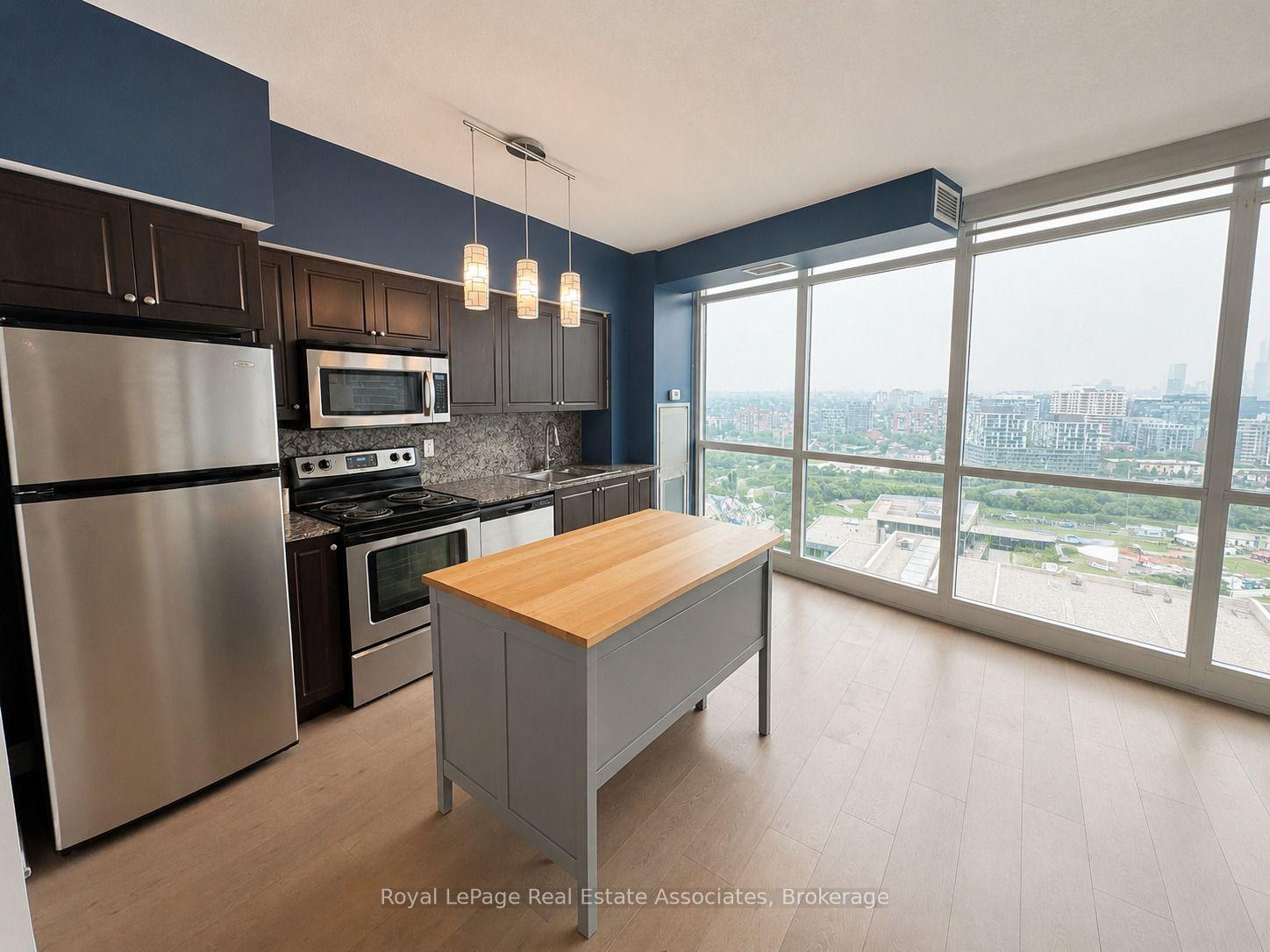 Photo 5 of Unit 2411, 215 Fort York Boulevard, Toronto, Niagara — HOMEH