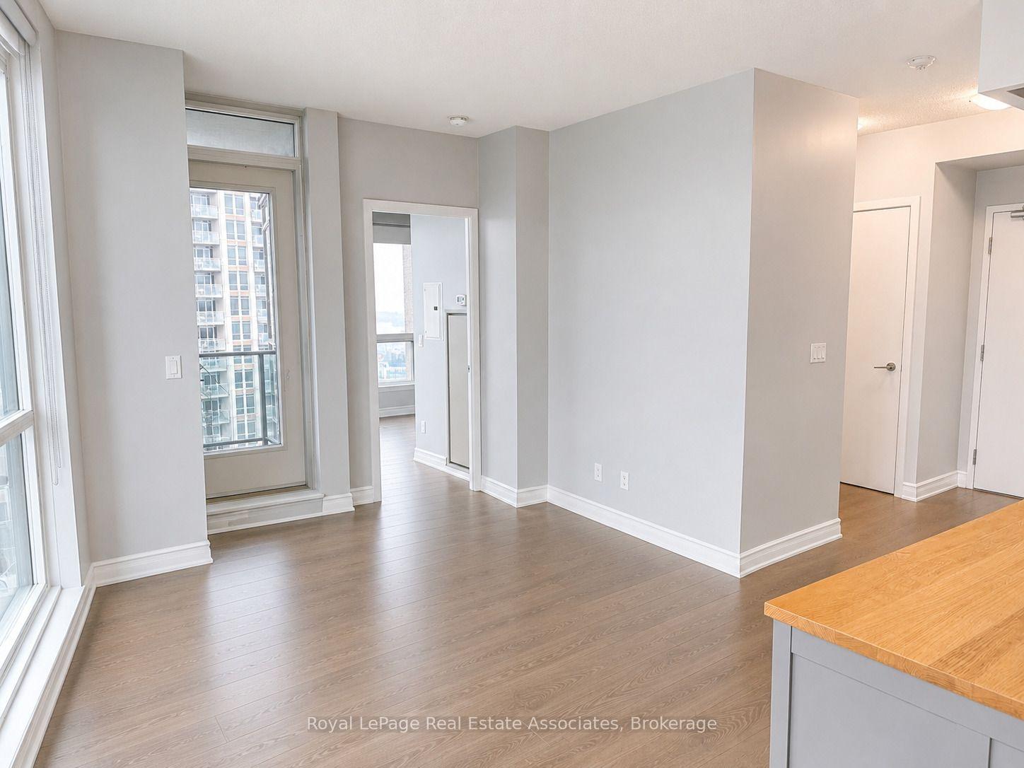 Photo 6 of Unit 2411, 215 Fort York Boulevard, Toronto, Niagara — HOMEH