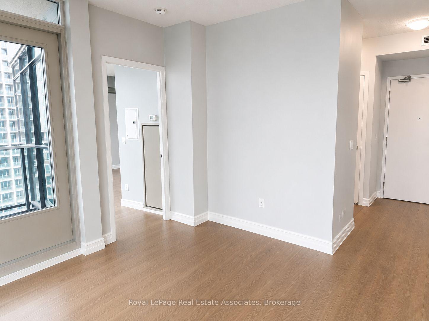 Photo 7 of Unit 2411, 215 Fort York Boulevard, Toronto, Niagara — HOMEH
