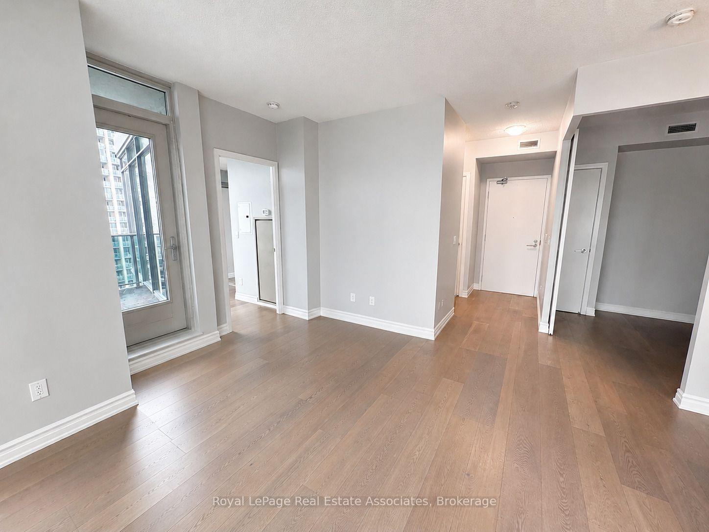 Photo 8 of Unit 2411, 215 Fort York Boulevard, Toronto, Niagara — HOMEH