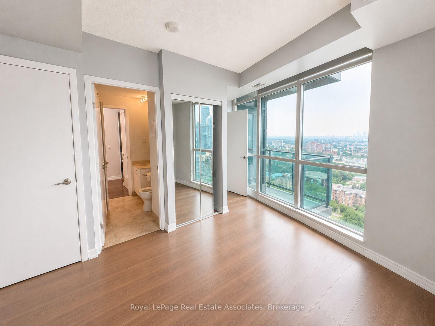 Photo 9 of Unit 2411, 215 Fort York Boulevard, Toronto, Niagara — HOMEH