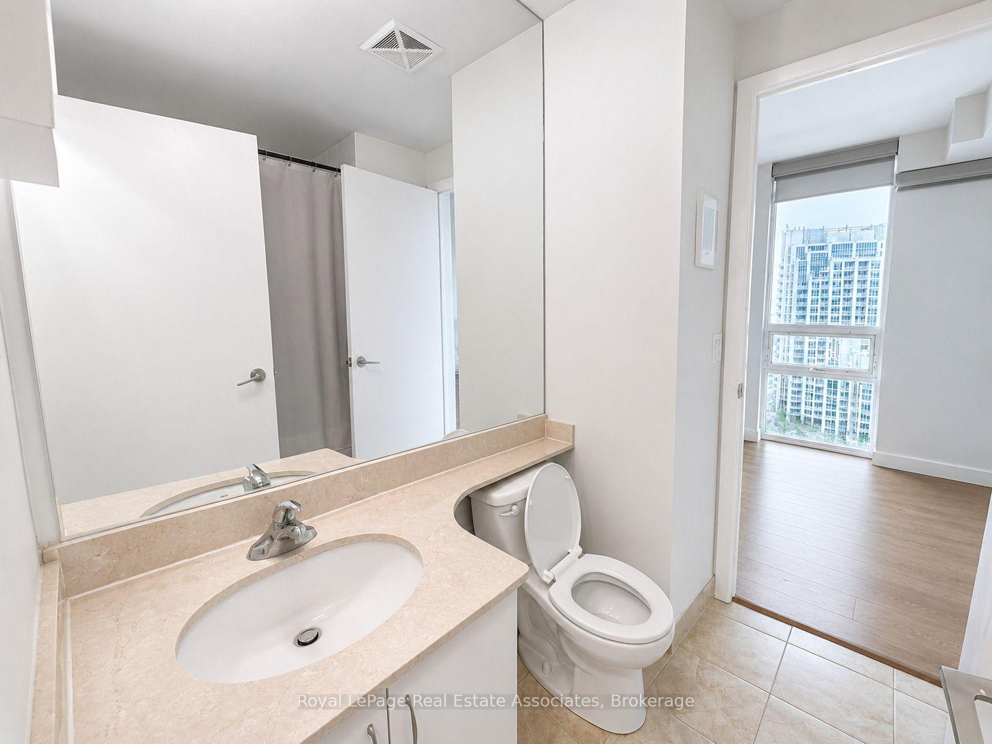 Photo 10 of Unit 2411, 215 Fort York Boulevard, Toronto, Niagara — HOMEH