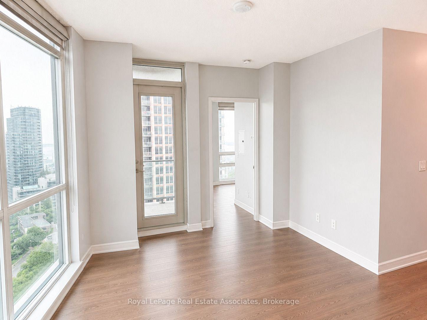 Photo 11 of Unit 2411, 215 Fort York Boulevard, Toronto, Niagara — HOMEH