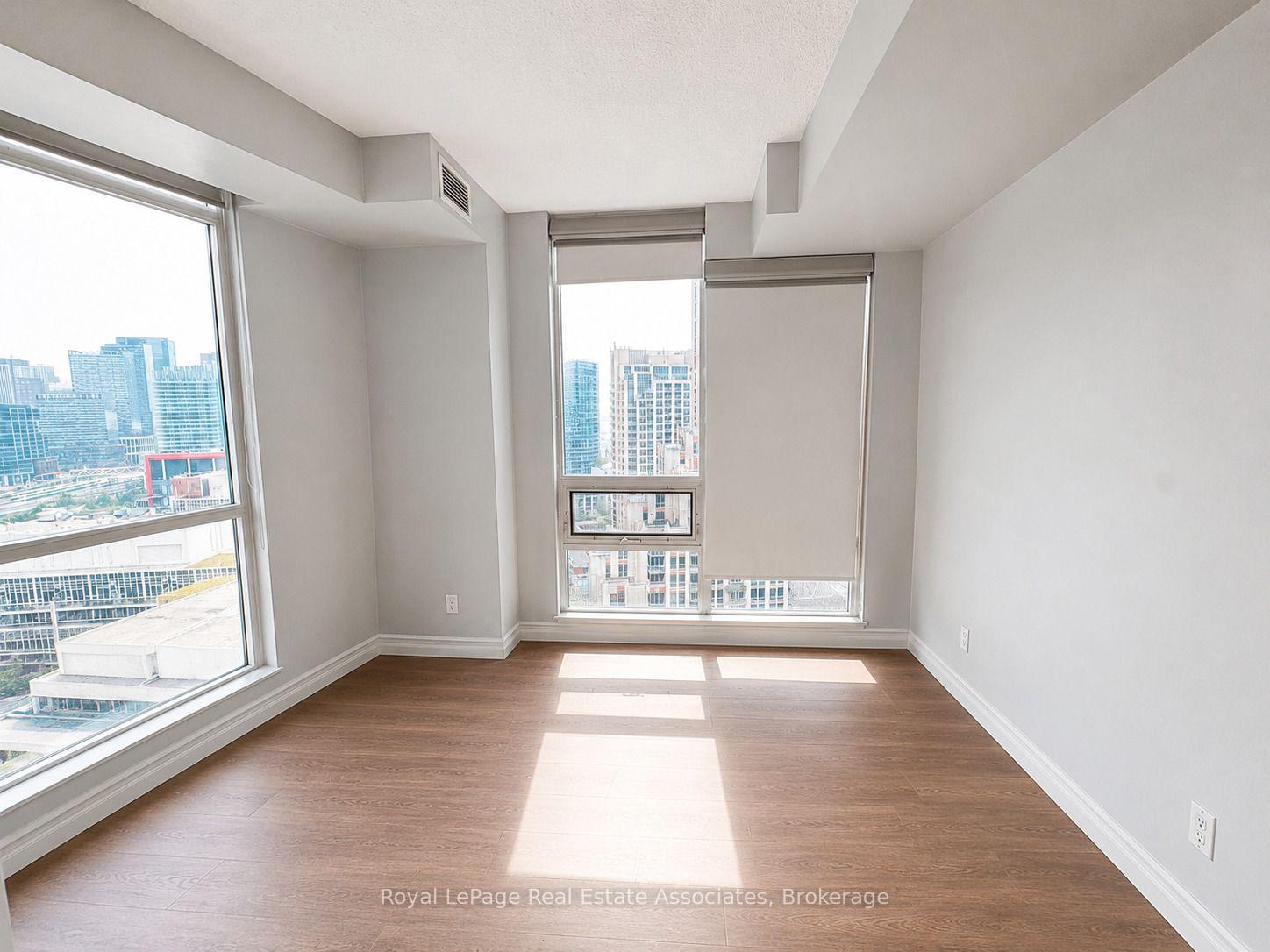Photo 12 of Unit 2411, 215 Fort York Boulevard, Toronto, Niagara — HOMEH