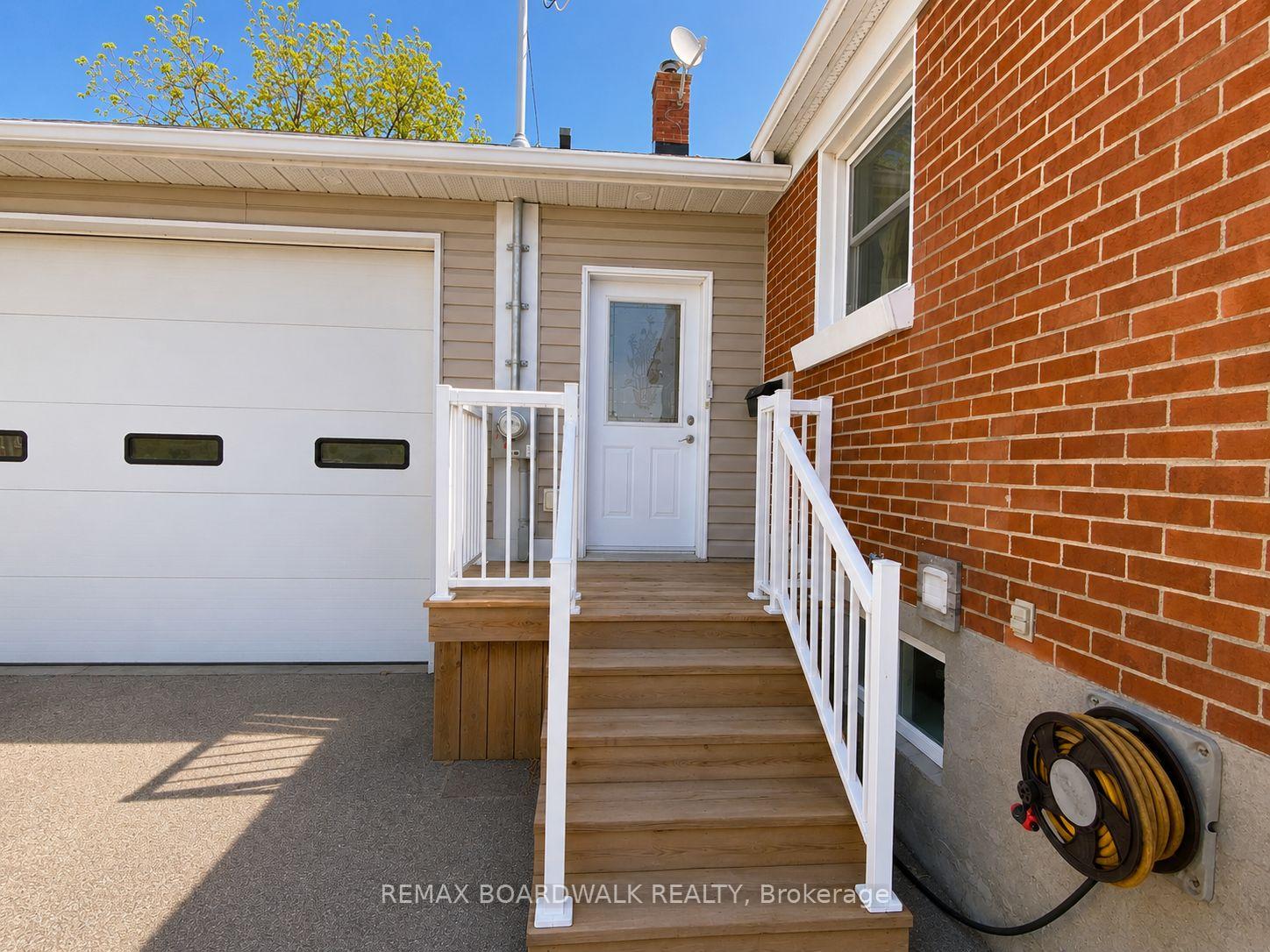 Photo 3 of 39 Condie Street, Smiths Falls, Smiths Falls — HOMEH