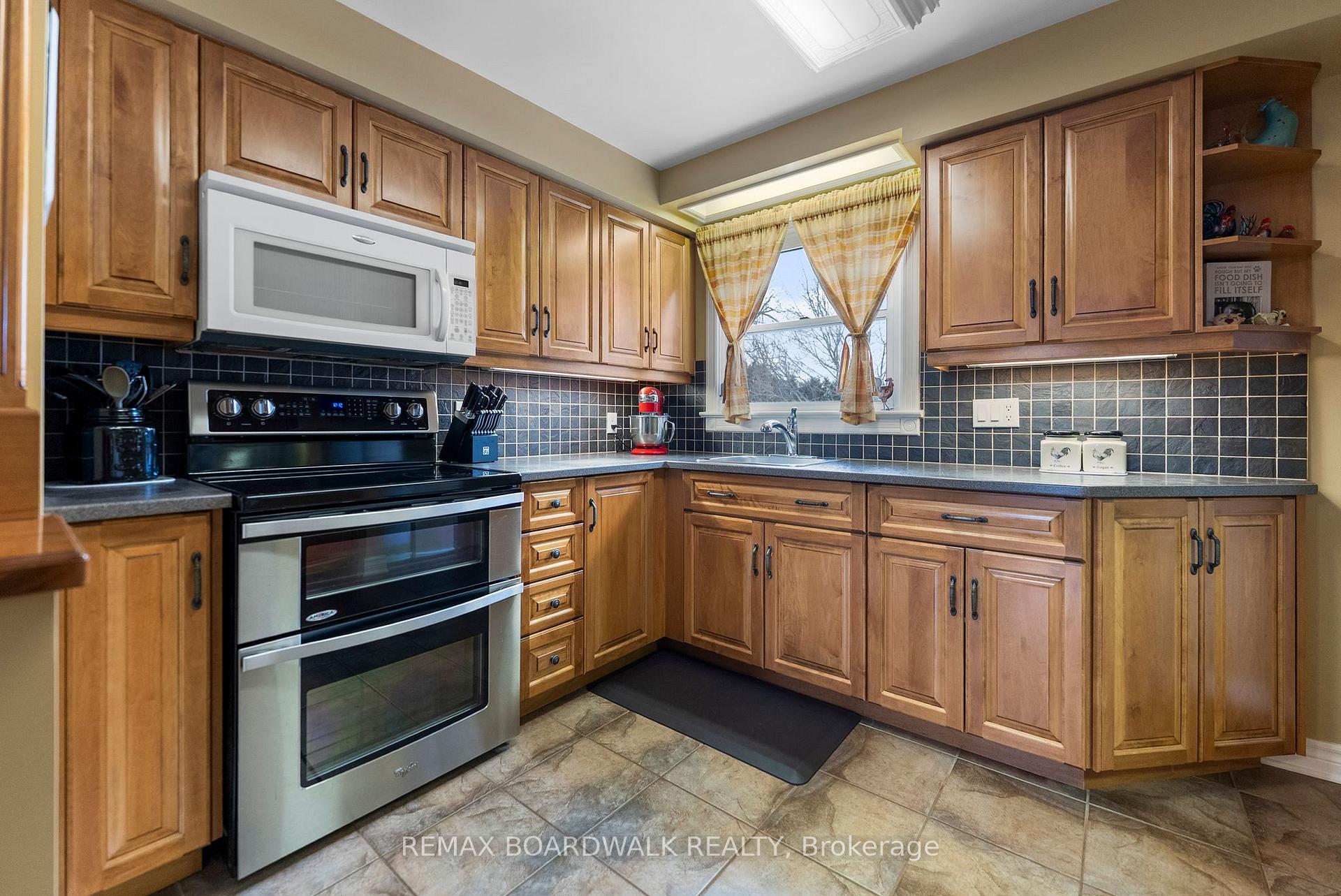 Photo 9 of 39 Condie Street, Smiths Falls, Smiths Falls — HOMEH