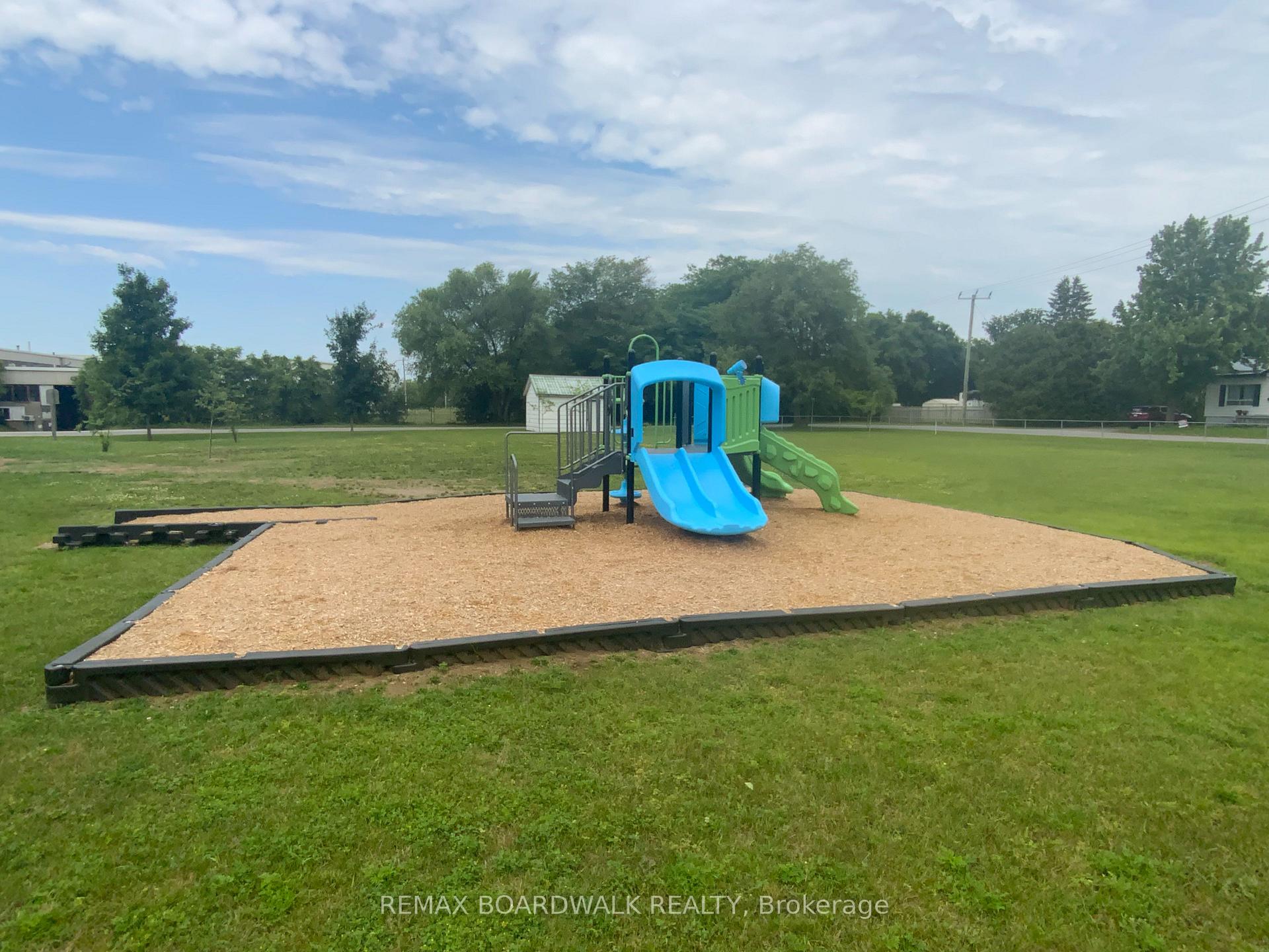 Photo 41 of 39 Condie Street, Smiths Falls, Smiths Falls — HOMEH