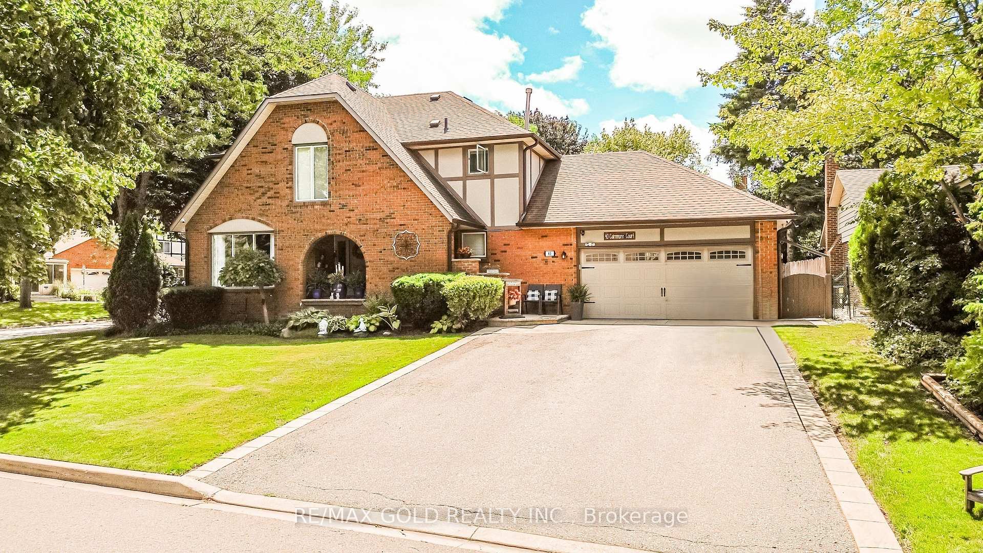 Photo 1 of 40 Cairnmore Court, Brampton, Snelgrove — HOMEH