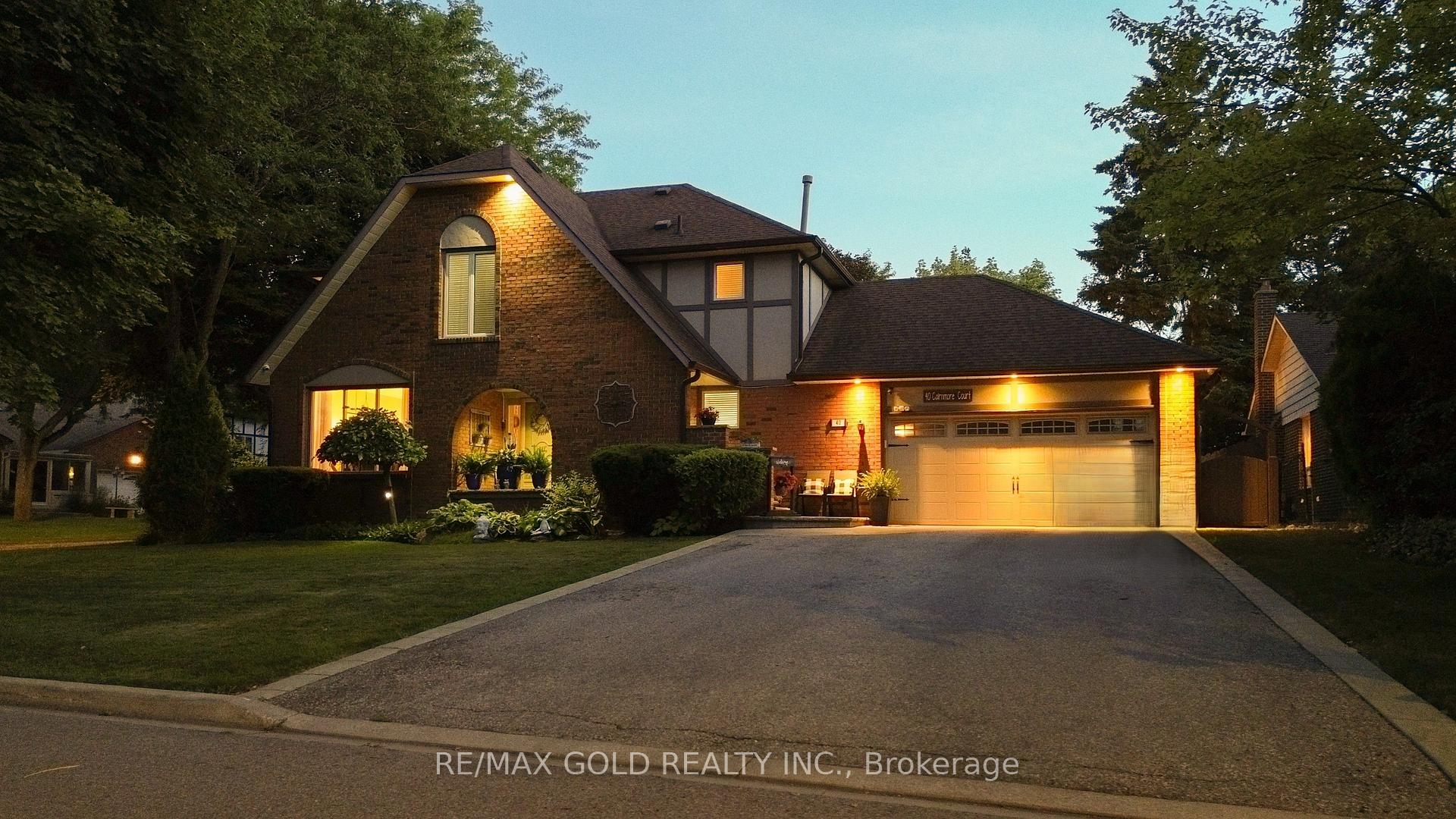 Photo 2 of 40 Cairnmore Court, Brampton, Snelgrove — HOMEH