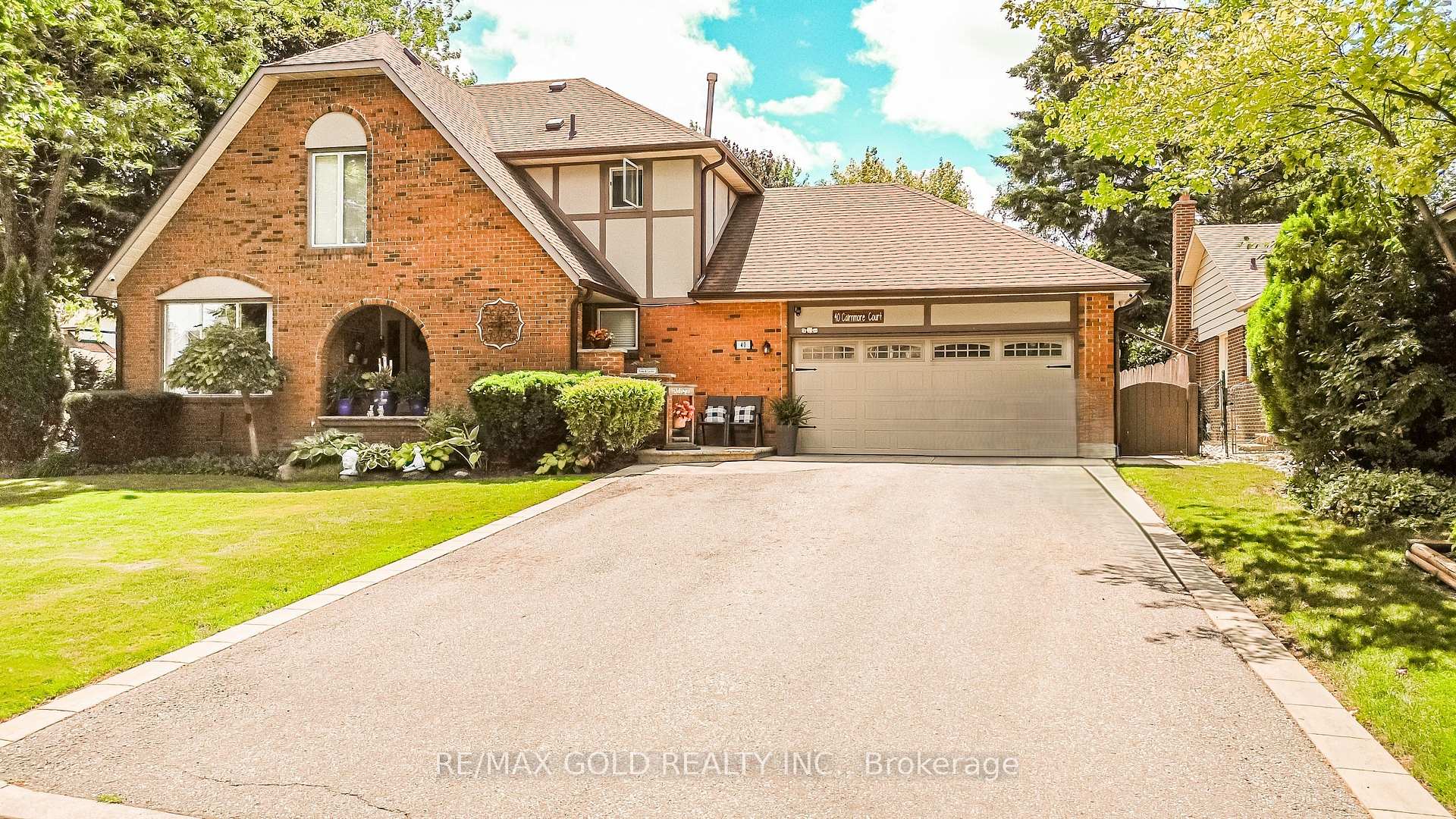 Photo 4 of 40 Cairnmore Court, Brampton, Snelgrove — HOMEH