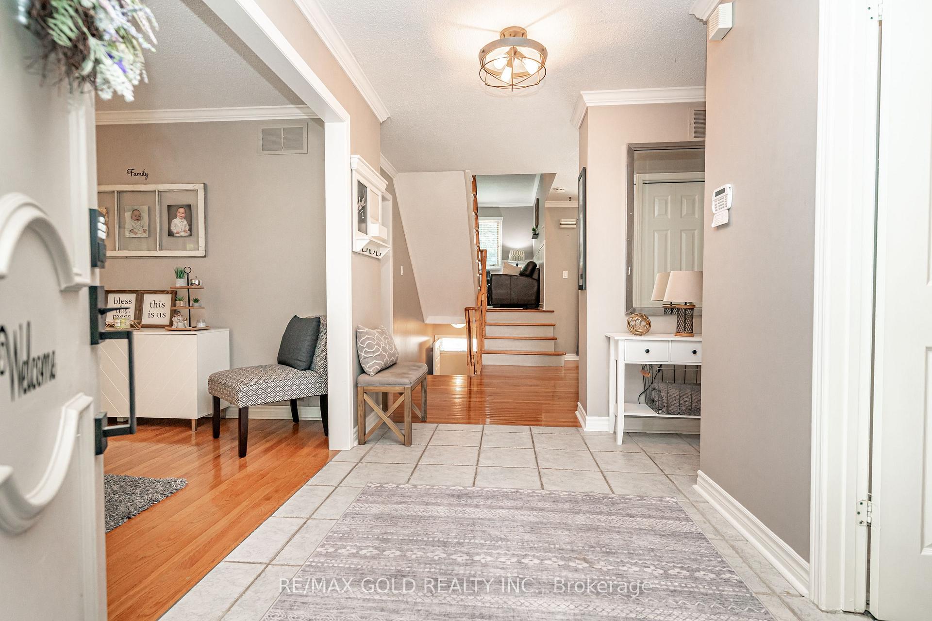 Photo 6 of 40 Cairnmore Court, Brampton, Snelgrove — HOMEH