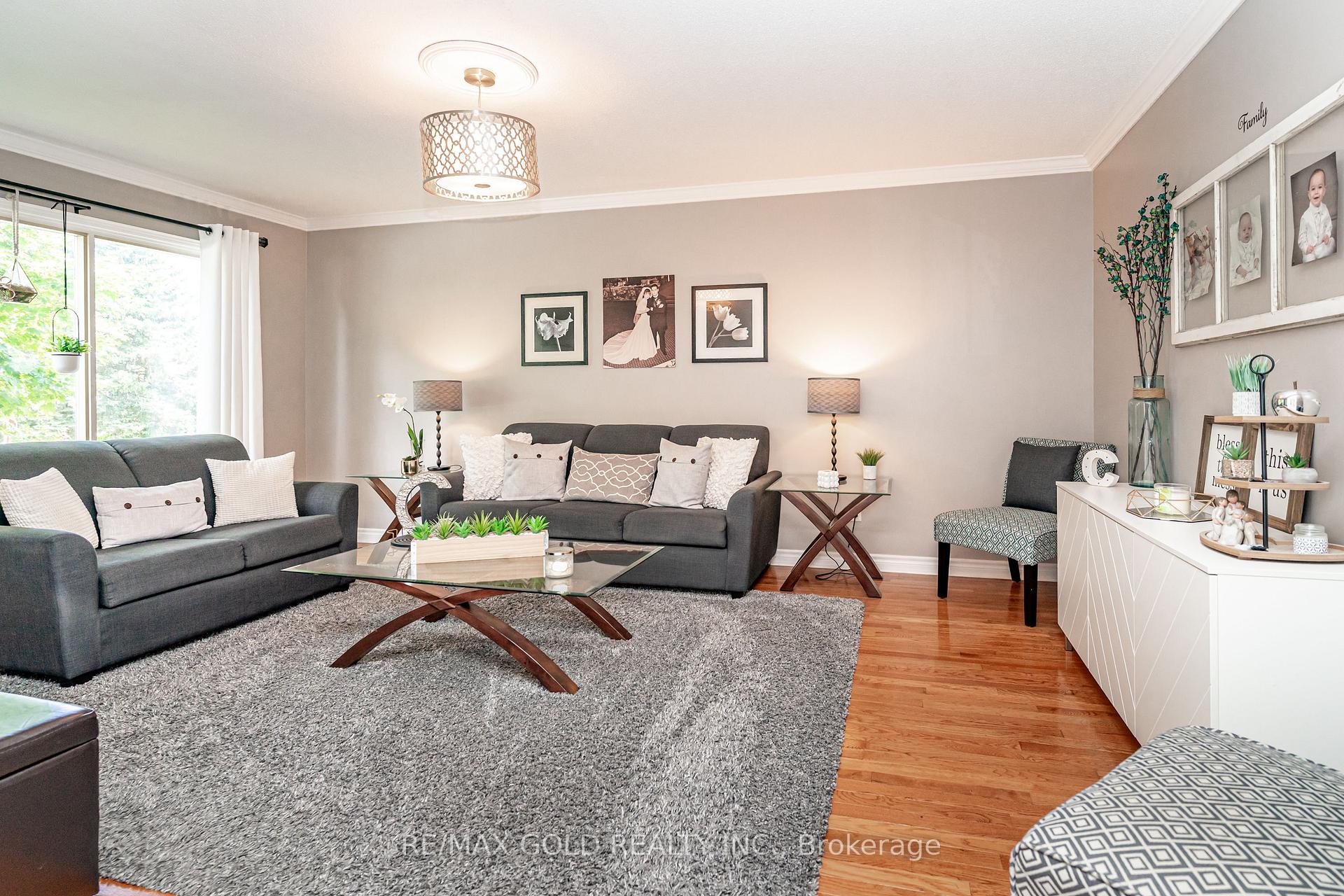 Photo 7 of 40 Cairnmore Court, Brampton, Snelgrove — HOMEH