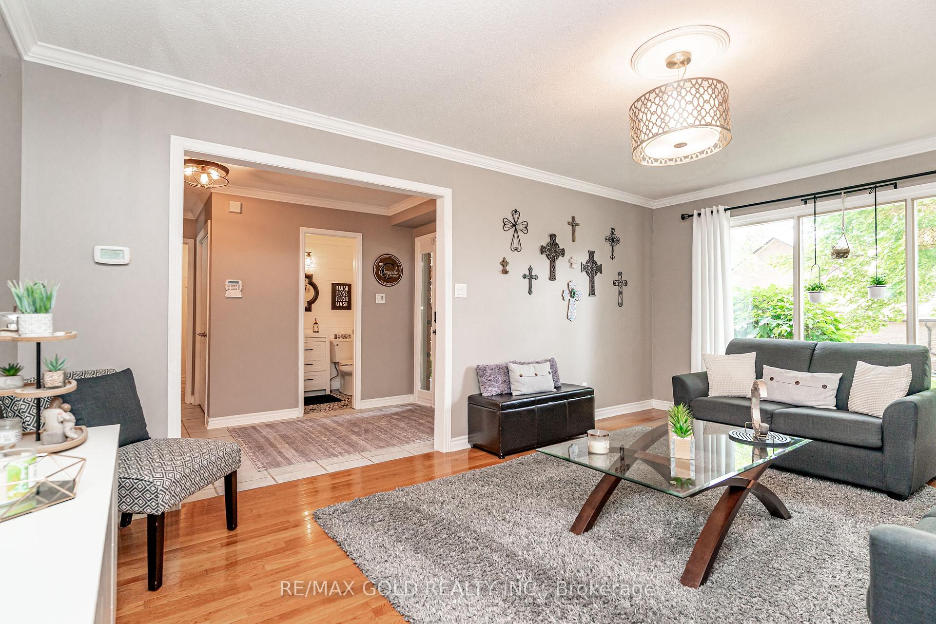 Photo 8 of 40 Cairnmore Court, Brampton, Snelgrove — HOMEH
