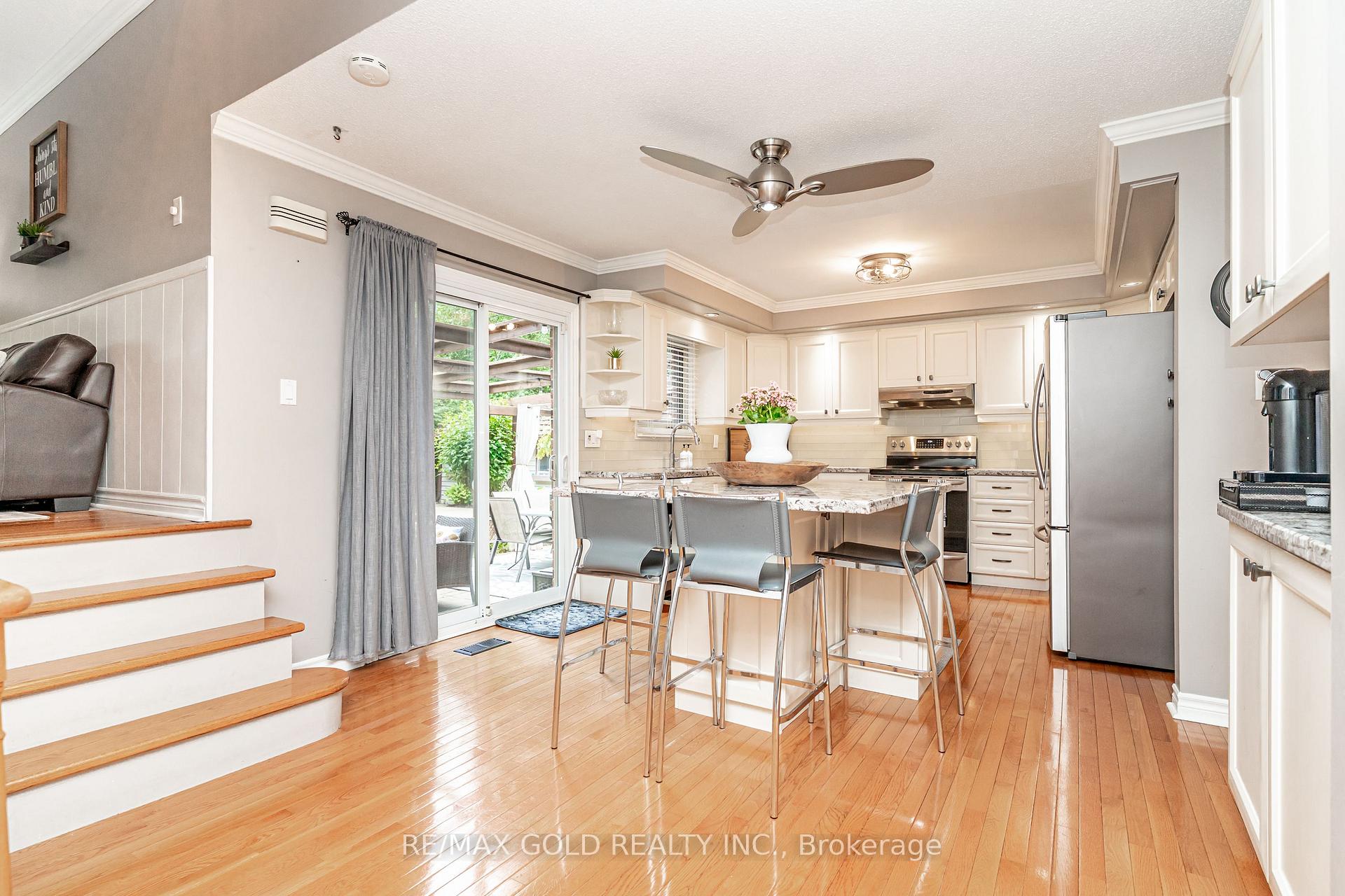 Photo 11 of 40 Cairnmore Court, Brampton, Snelgrove — HOMEH