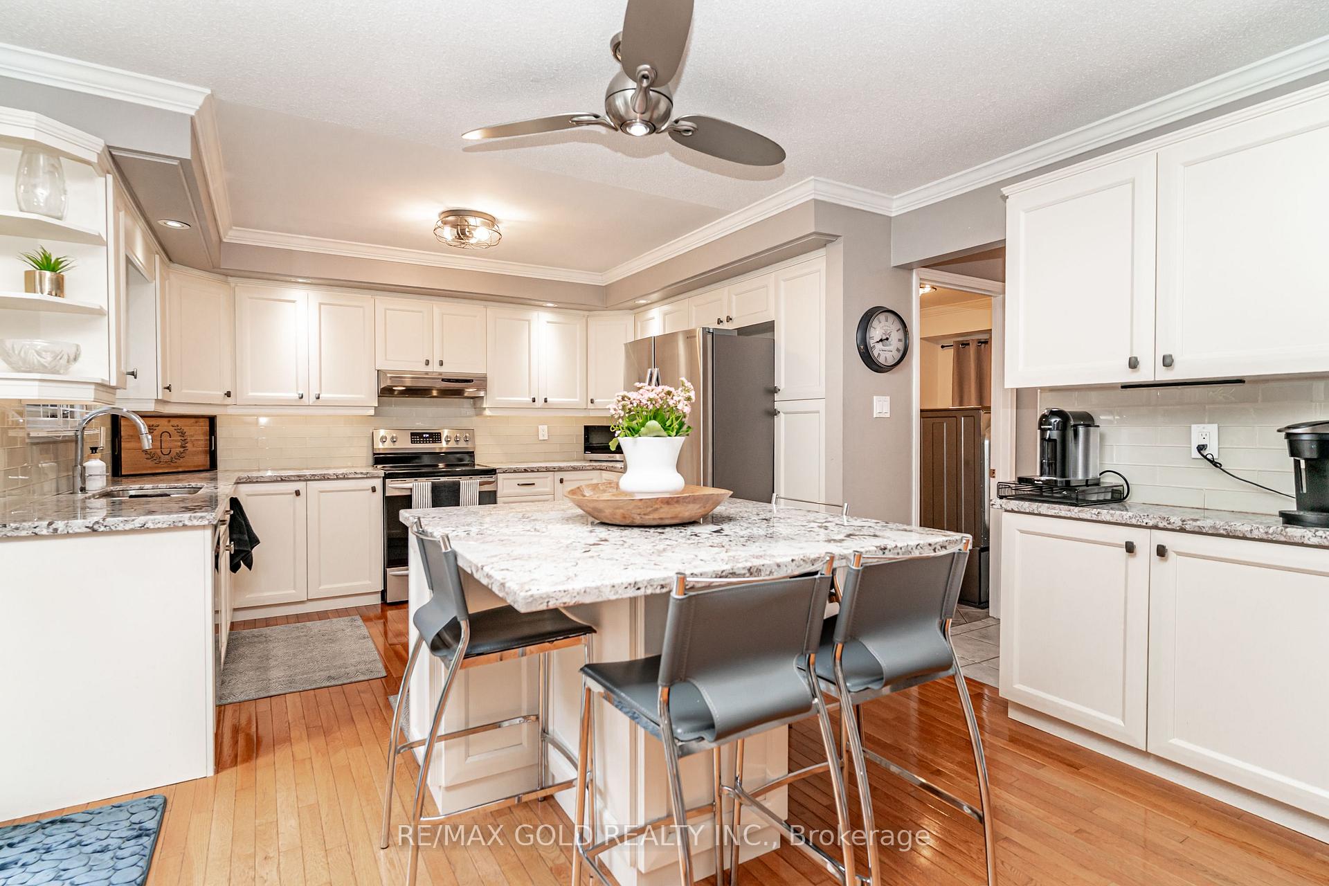 Photo 12 of 40 Cairnmore Court, Brampton, Snelgrove — HOMEH