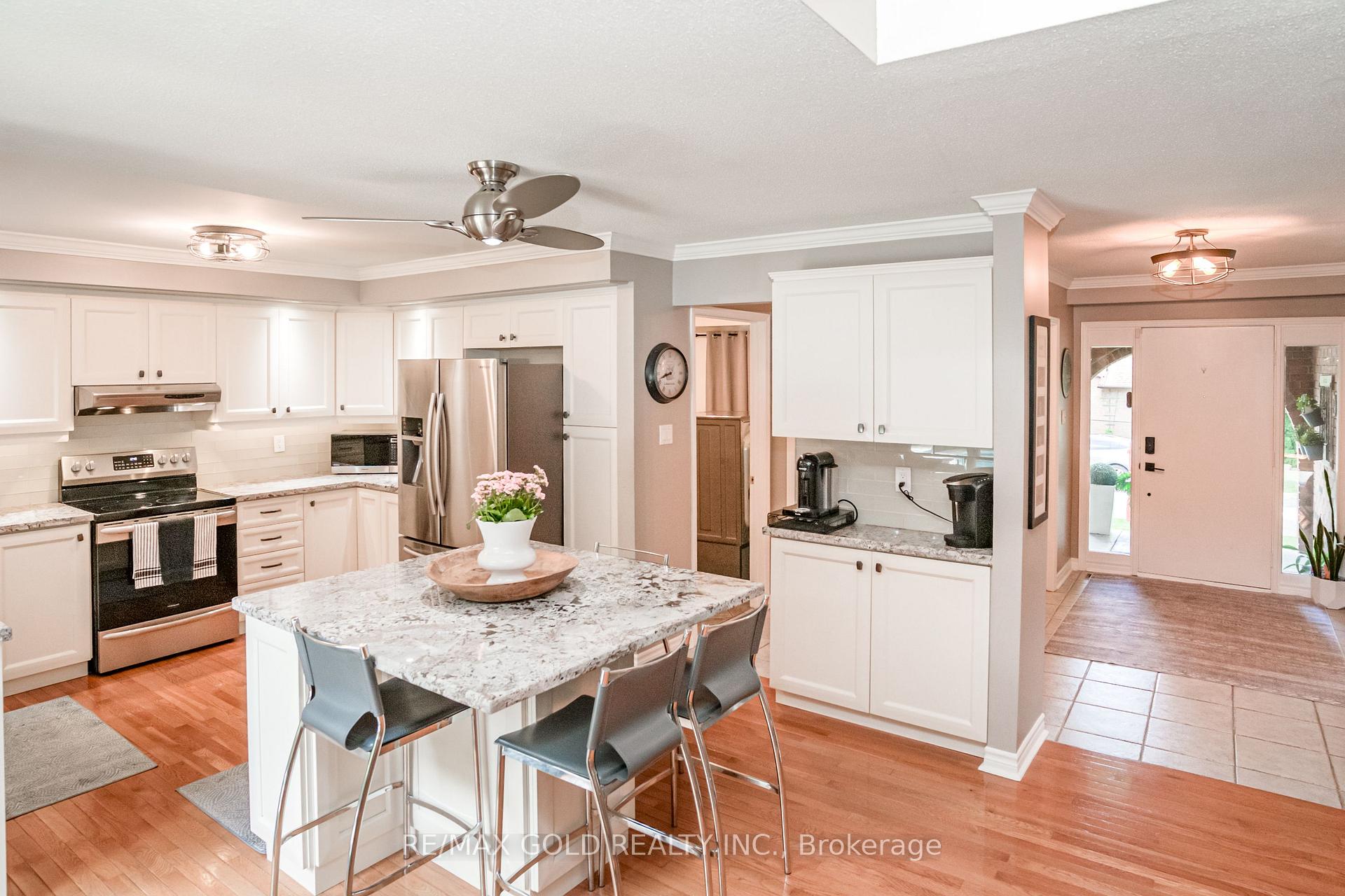 Photo 18 of 40 Cairnmore Court, Brampton, Snelgrove — HOMEH