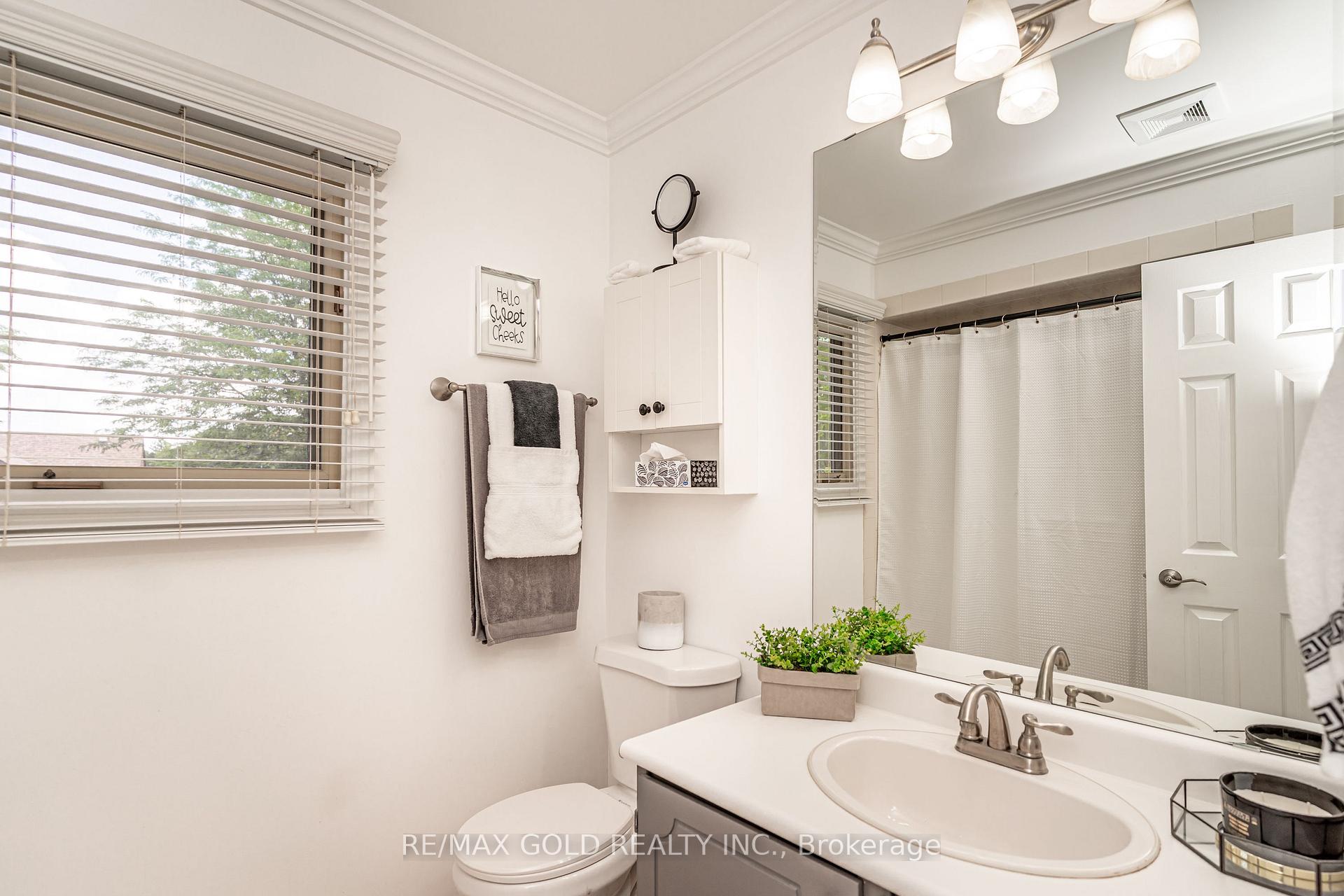 Photo 23 of 40 Cairnmore Court, Brampton, Snelgrove — HOMEH