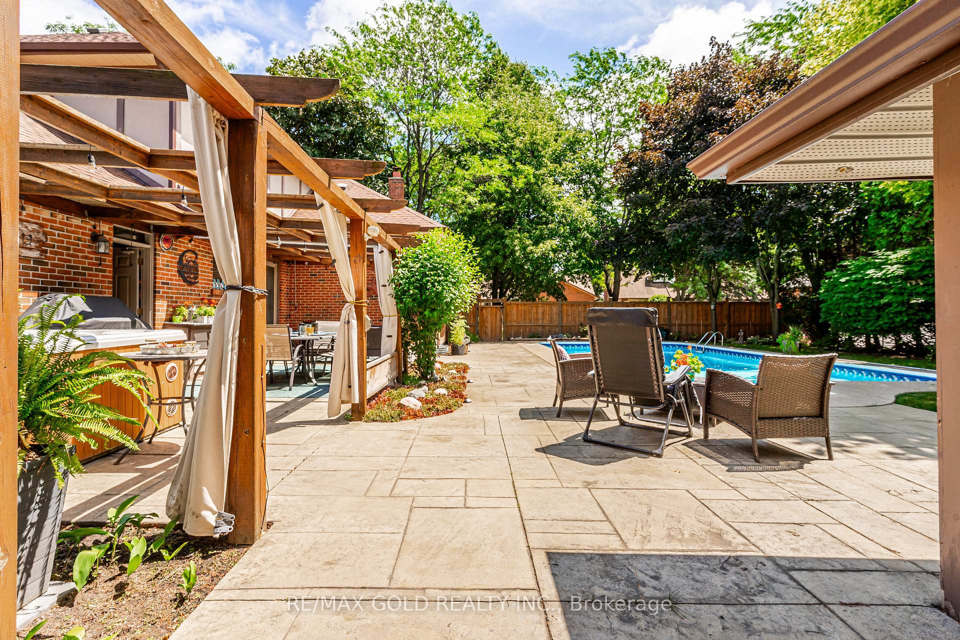 Photo 37 of 40 Cairnmore Court, Brampton, Snelgrove — HOMEH