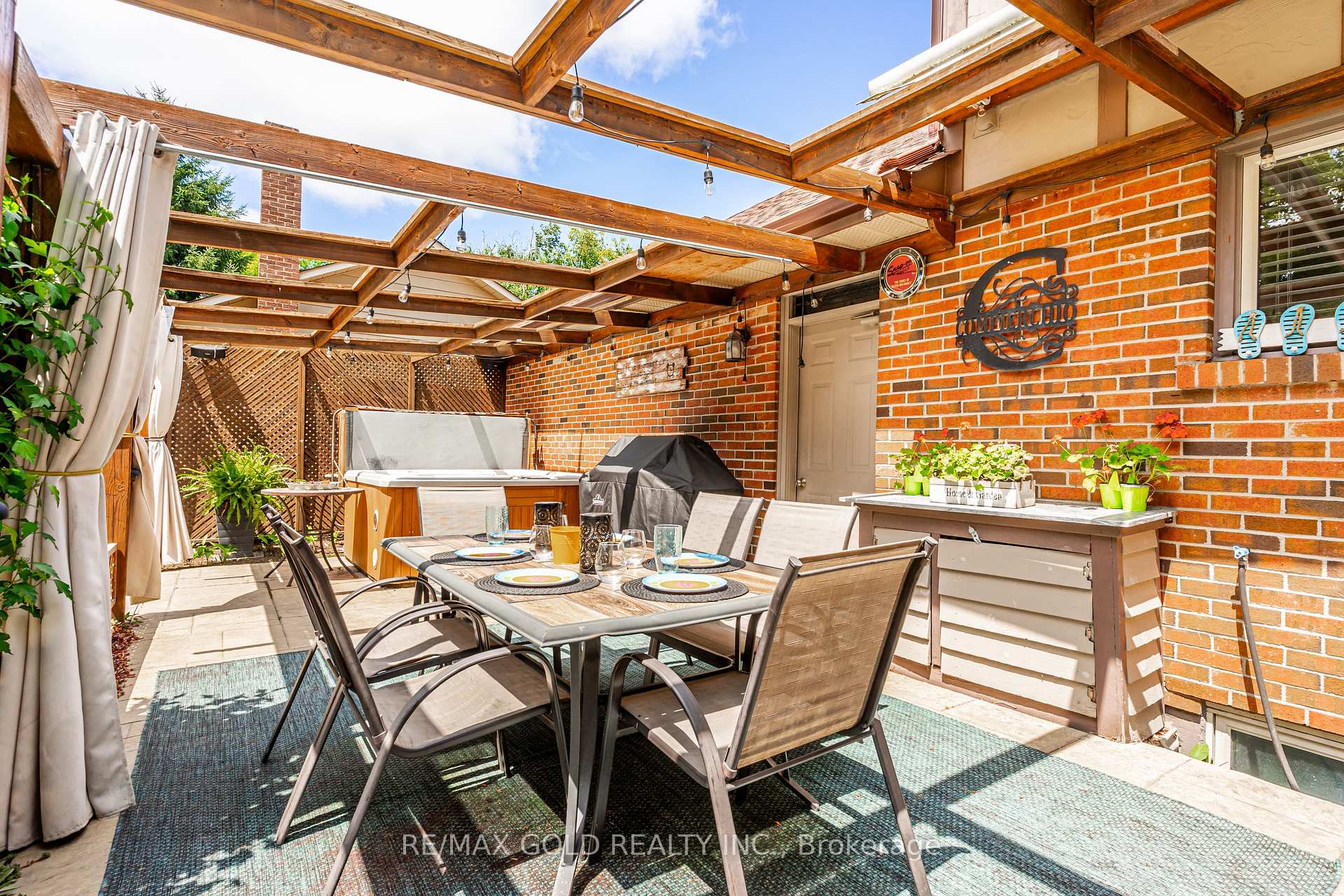 Photo 40 of 40 Cairnmore Court, Brampton, Snelgrove — HOMEH