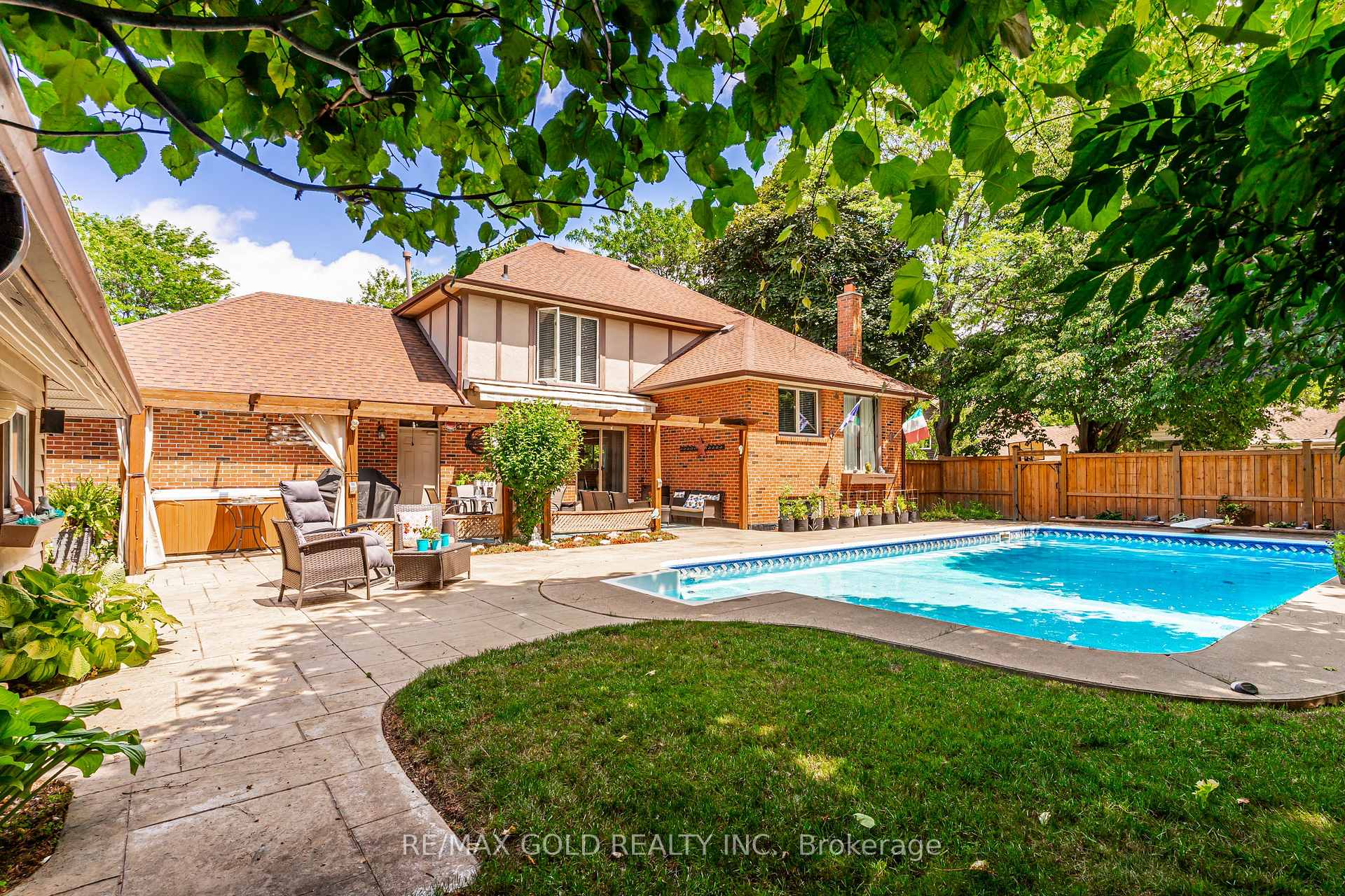 Photo 42 of 40 Cairnmore Court, Brampton, Snelgrove — HOMEH