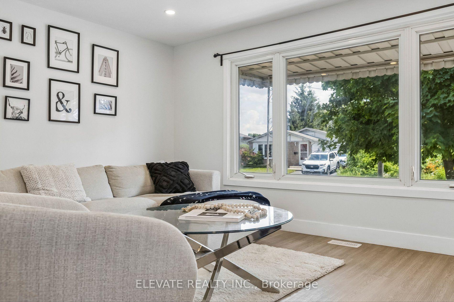 Photo 4 of 225 Broken Oak Crescent, Kitchener, Forest Heights — HOMEH
