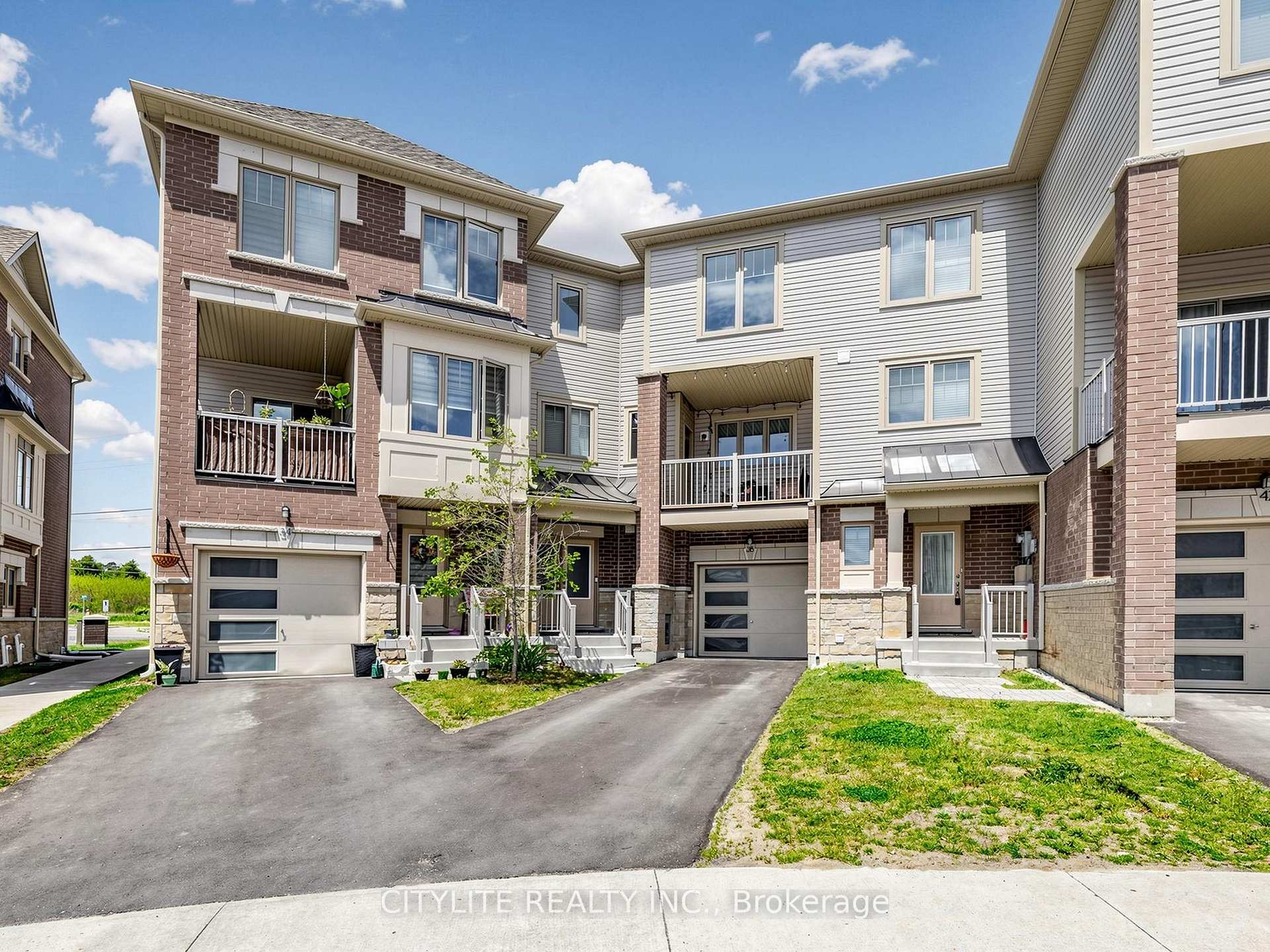 Photo 2 of 38 Ambereen Place, Clarington, Bowmanville — HOMEH
