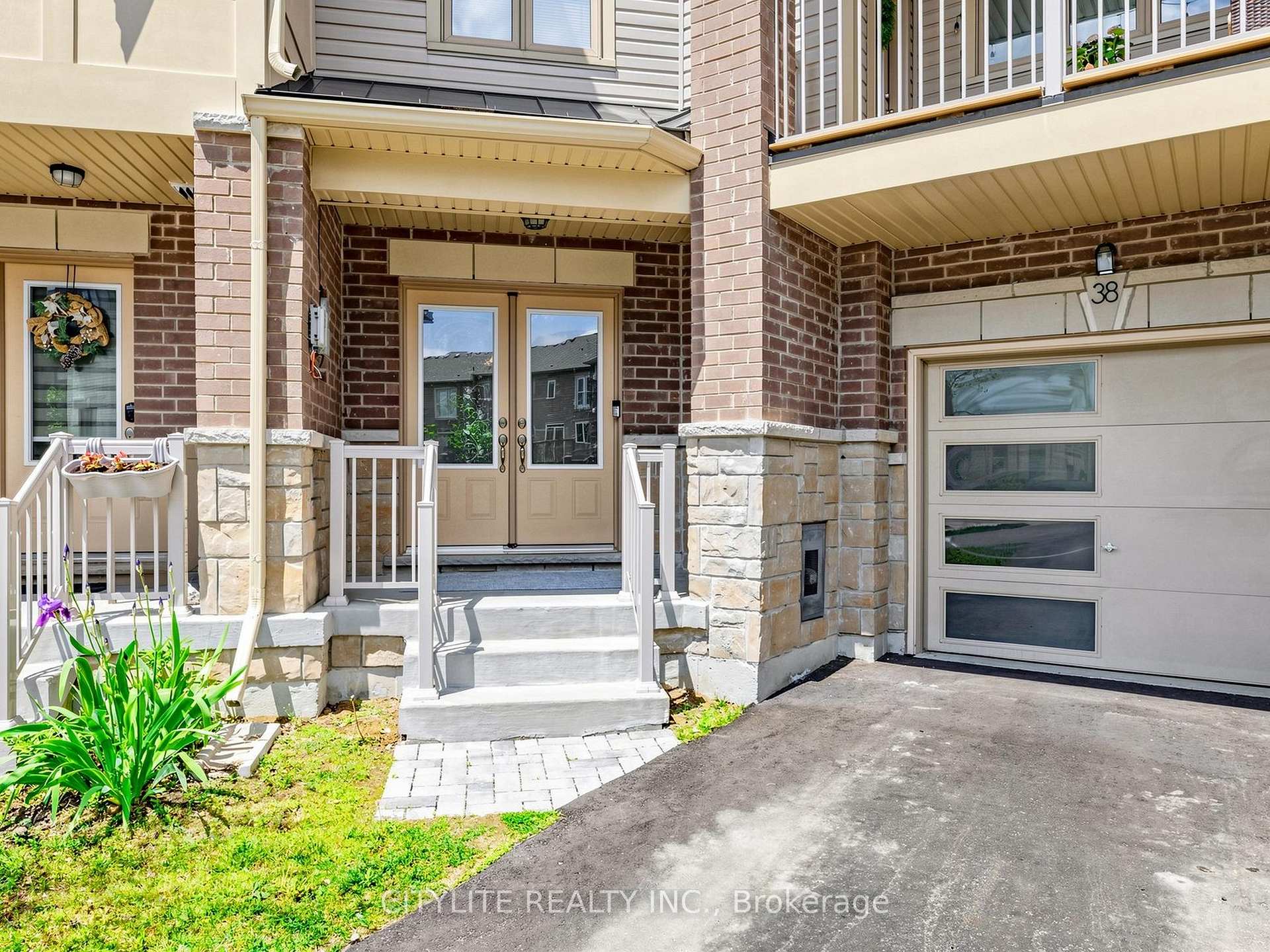 Photo 3 of 38 Ambereen Place, Clarington, Bowmanville — HOMEH