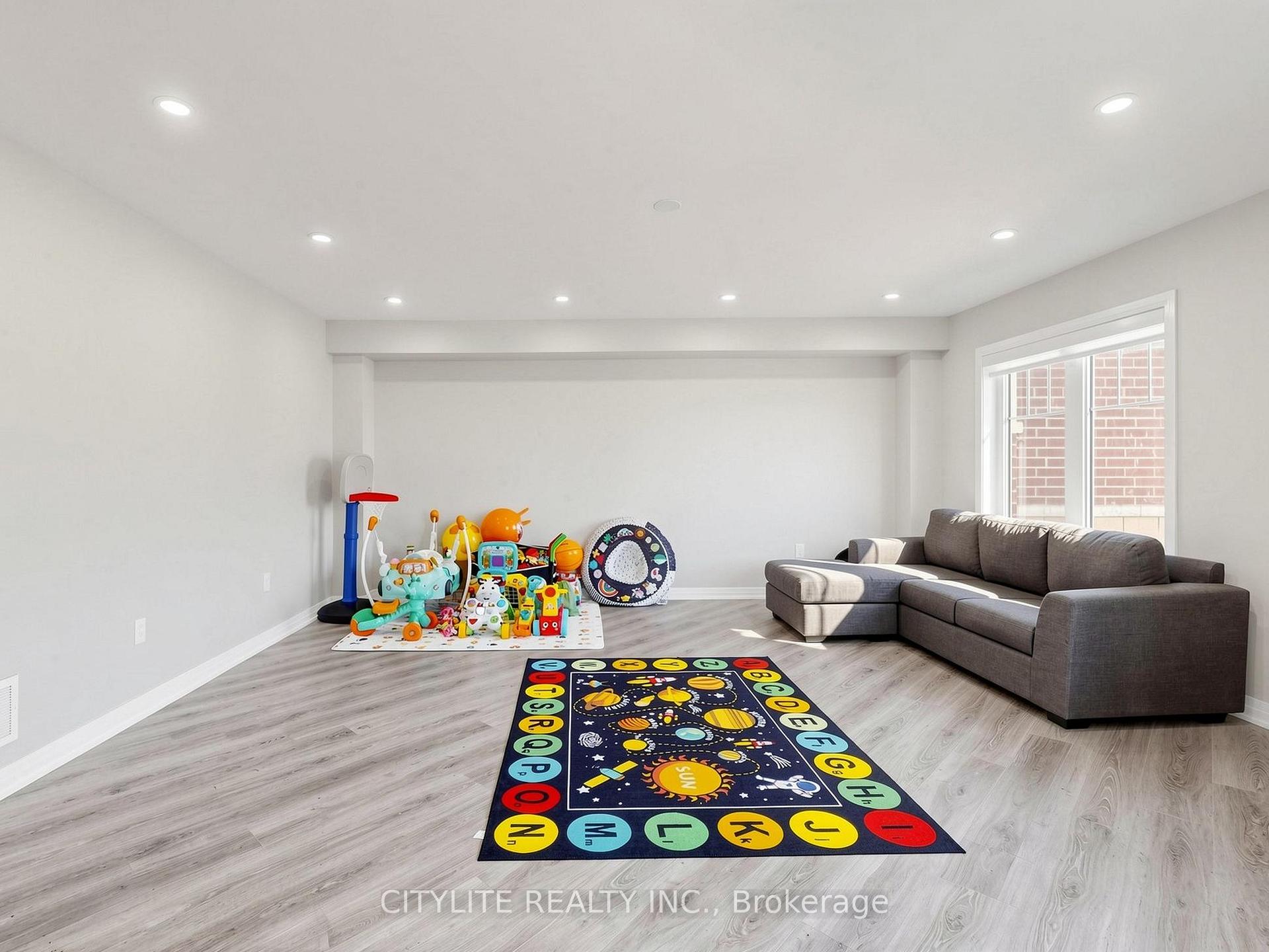 Photo 25 of 38 Ambereen Place, Clarington, Bowmanville — HOMEH