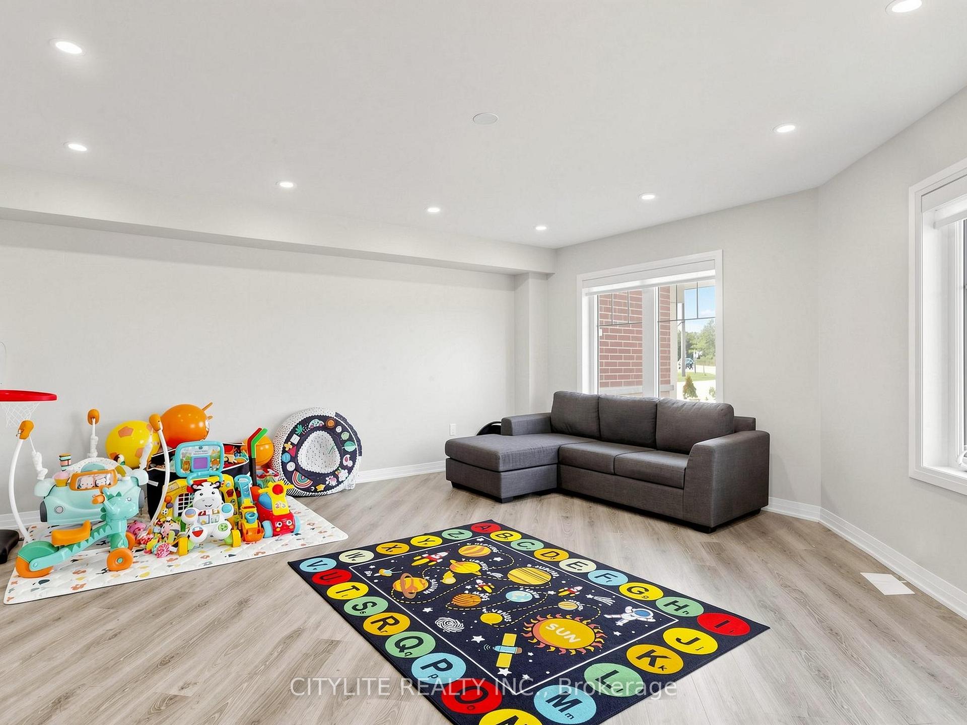 Photo 26 of 38 Ambereen Place, Clarington, Bowmanville — HOMEH