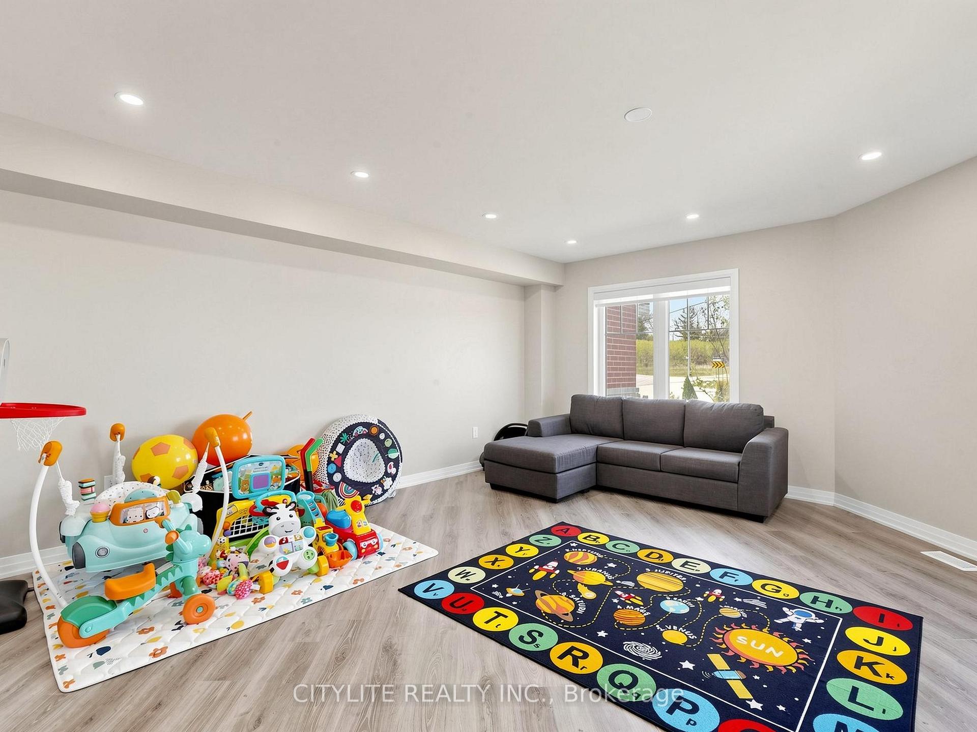 Photo 27 of 38 Ambereen Place, Clarington, Bowmanville — HOMEH