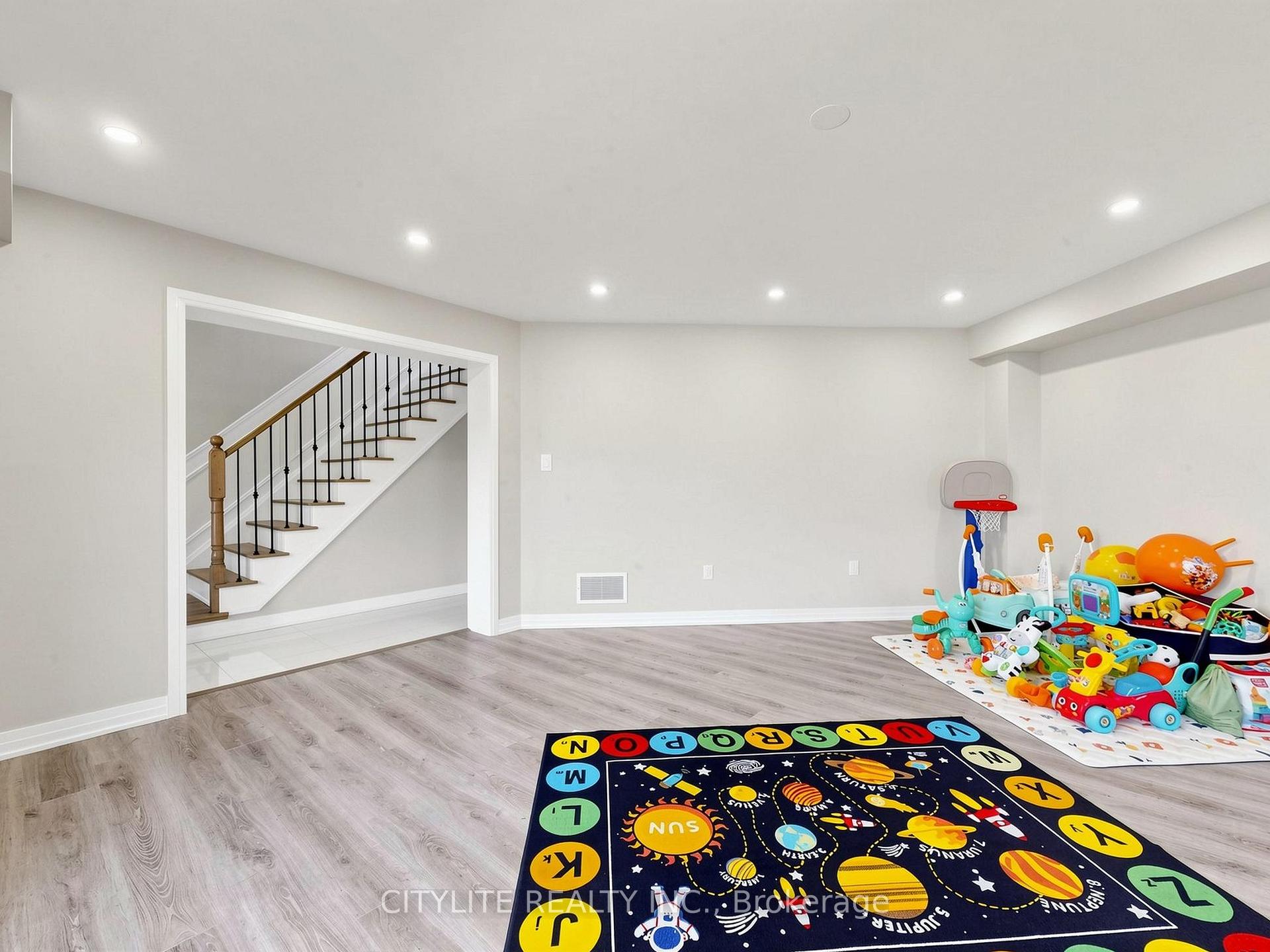 Photo 29 of 38 Ambereen Place, Clarington, Bowmanville — HOMEH
