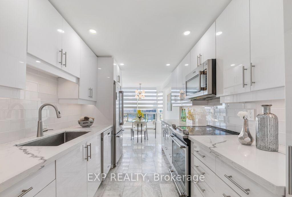 Photo 6 of Unit 1709, 7250 Yonge Street, Vaughan, Crestwood-Springfarm-Yorkhill — HOMEH