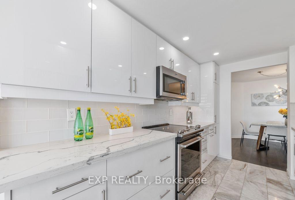 Photo 7 of Unit 1709, 7250 Yonge Street, Vaughan, Crestwood-Springfarm-Yorkhill — HOMEH