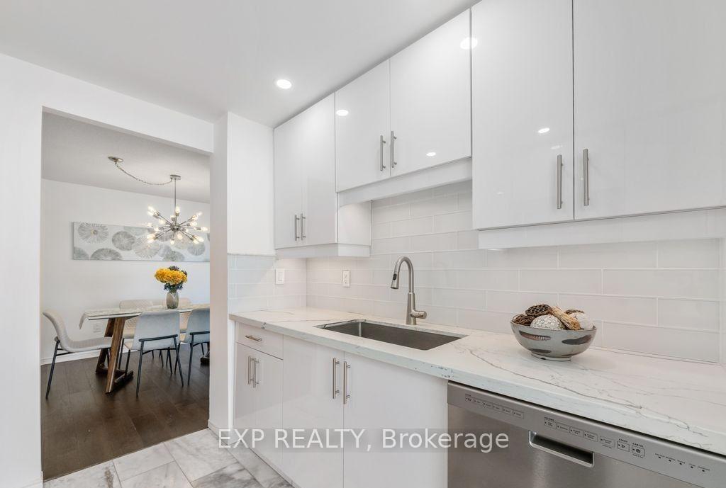 Photo 8 of Unit 1709, 7250 Yonge Street, Vaughan, Crestwood-Springfarm-Yorkhill — HOMEH