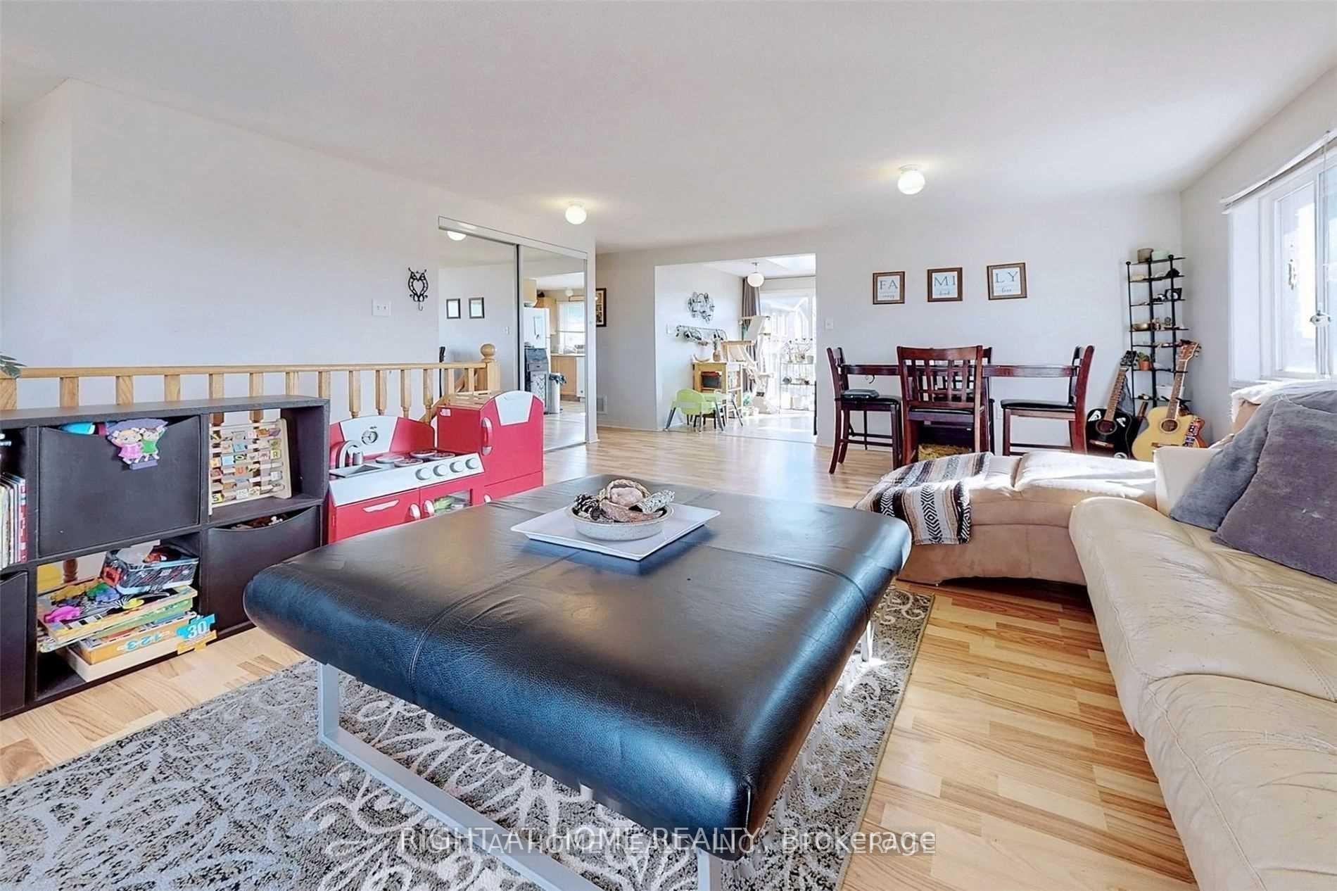 Photo 5 of Unit Upper, 229 Dunsmore Lane, Barrie, Georgian Drive — HOMEH