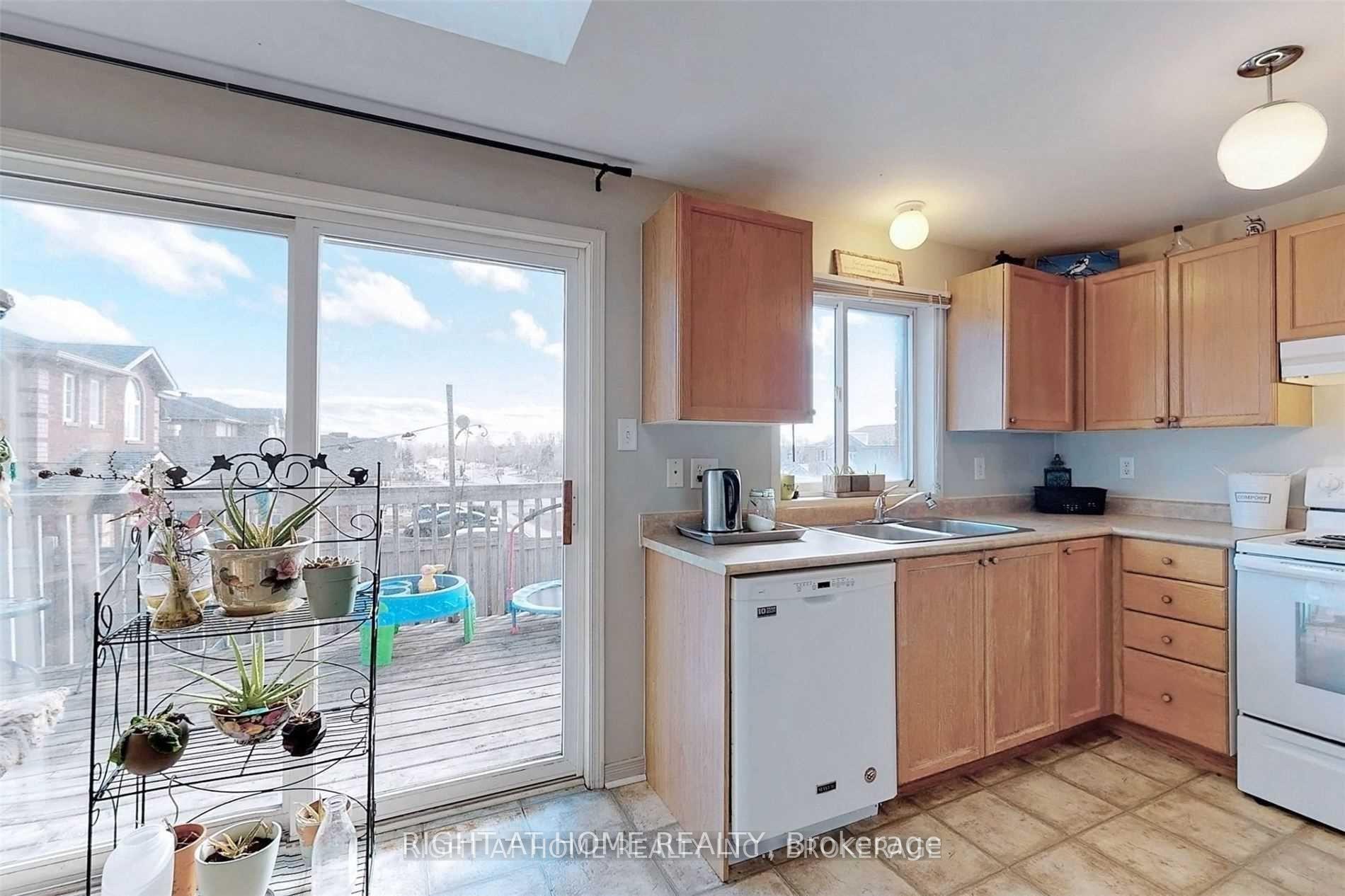 Photo 7 of Unit Upper, 229 Dunsmore Lane, Barrie, Georgian Drive — HOMEH