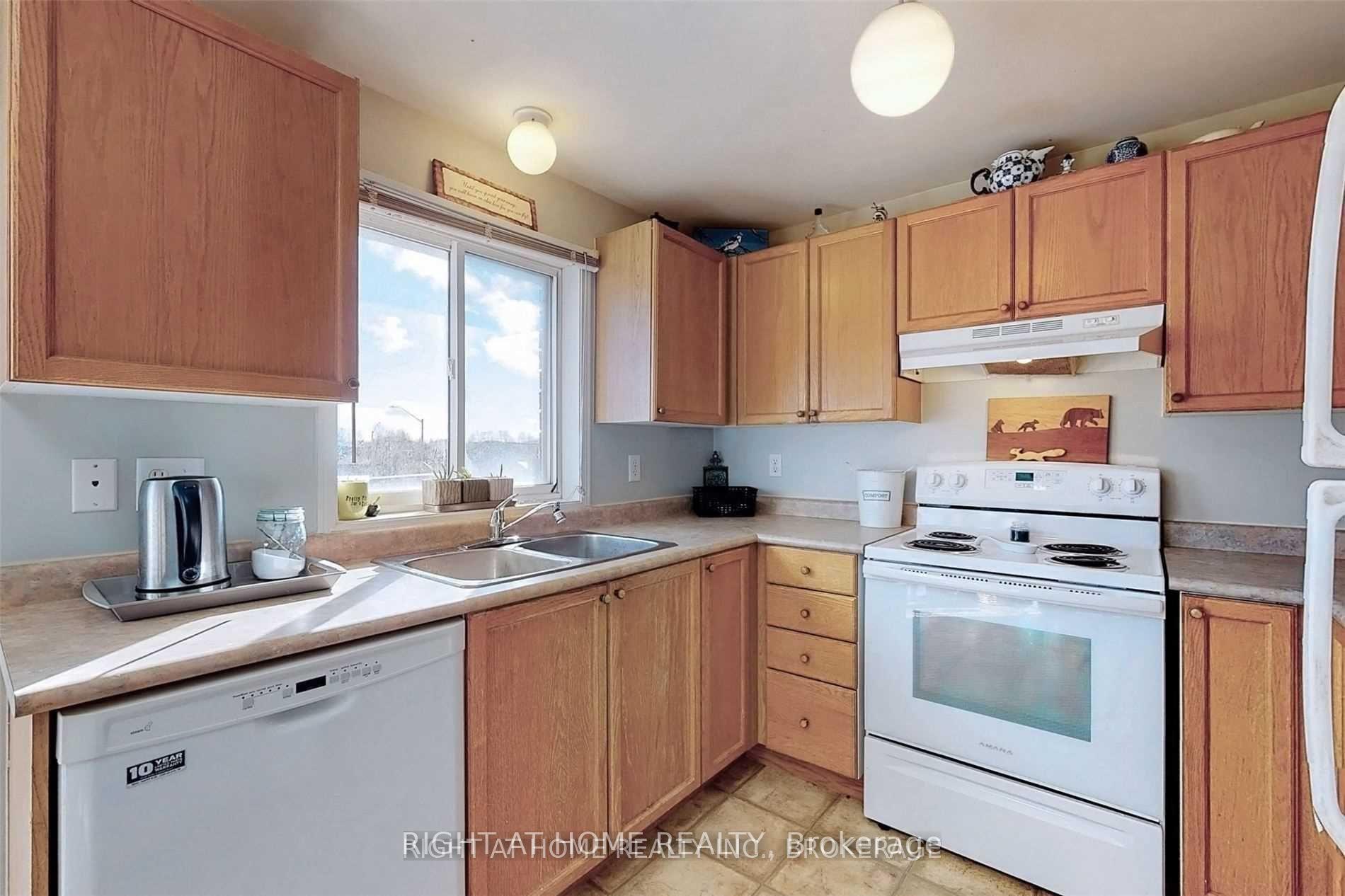 Photo 9 of Unit Upper, 229 Dunsmore Lane, Barrie, Georgian Drive — HOMEH