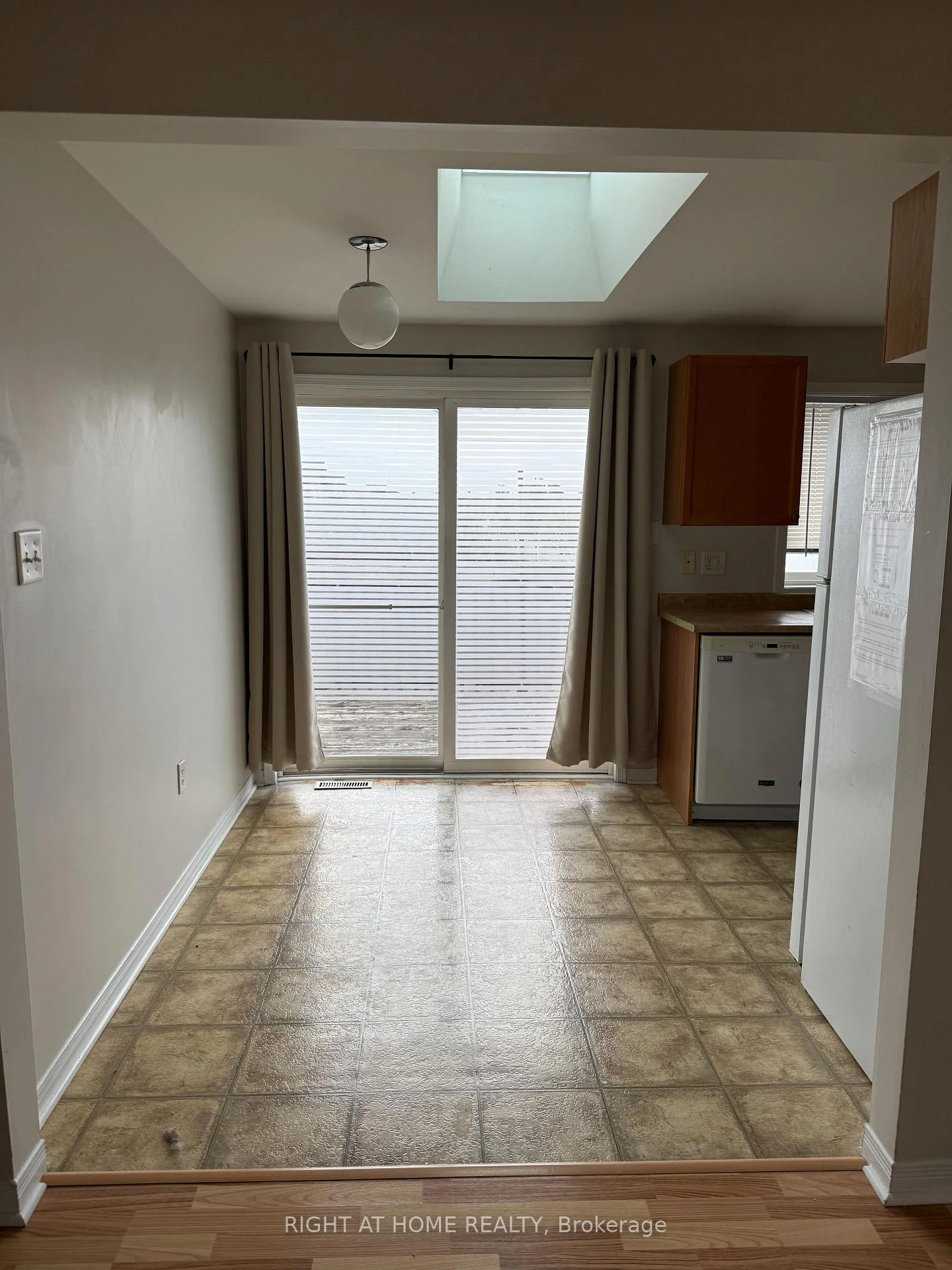 Photo 12 of Unit Upper, 229 Dunsmore Lane, Barrie, Georgian Drive — HOMEH