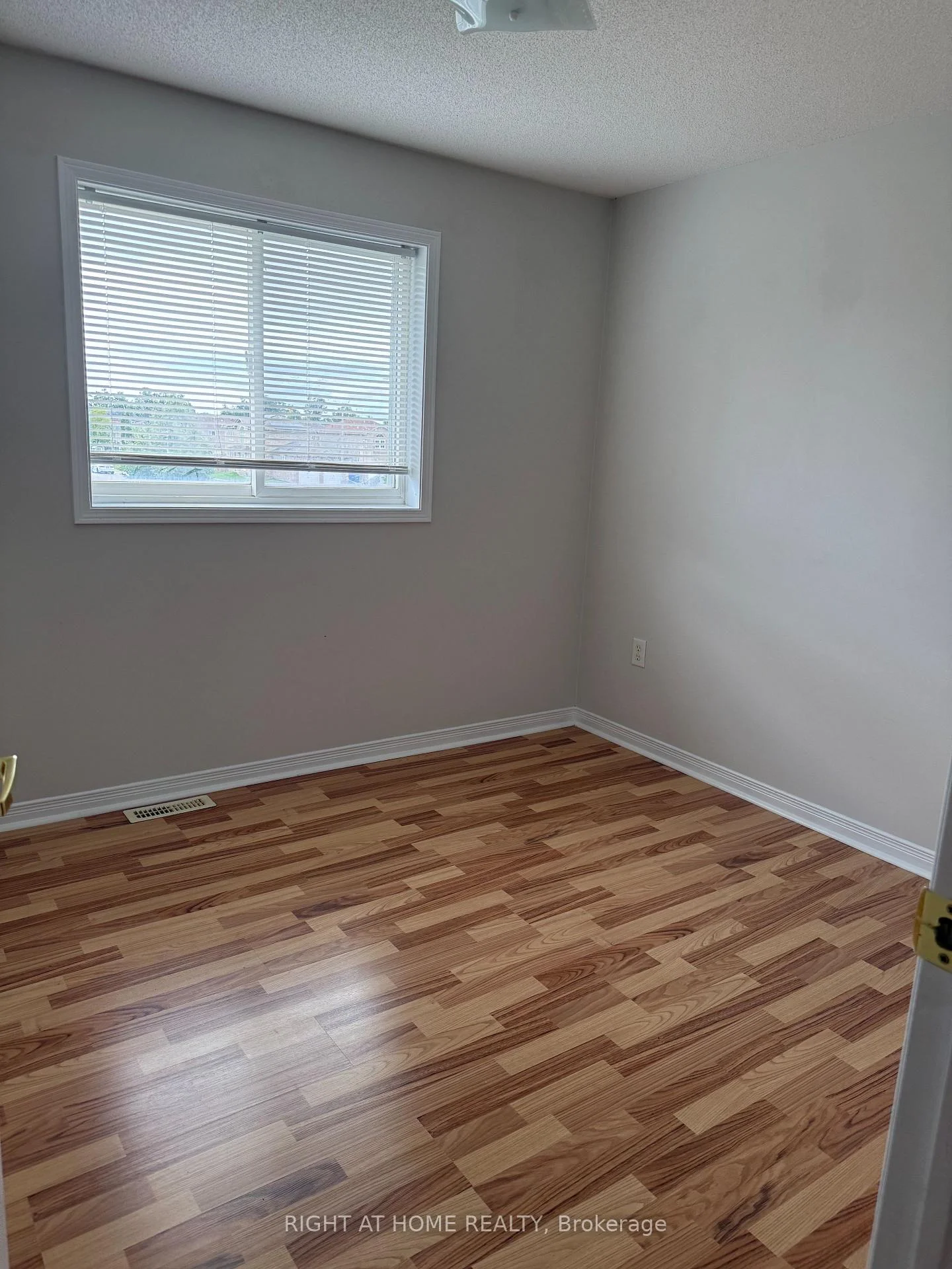 Photo 16 of Unit Upper, 229 Dunsmore Lane, Barrie, Georgian Drive — HOMEH