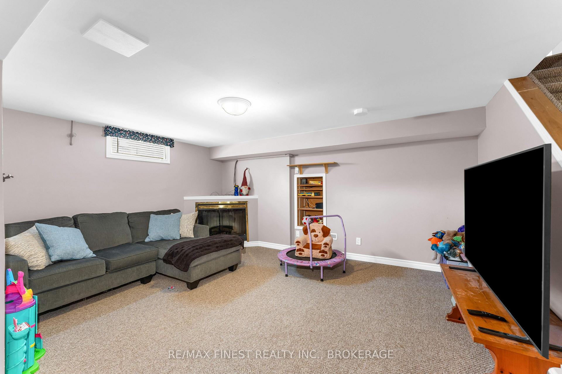 Photo 38 of 943 Newhall Drive, Kingston, North of Taylor-Kidd Blvd — HOMEH