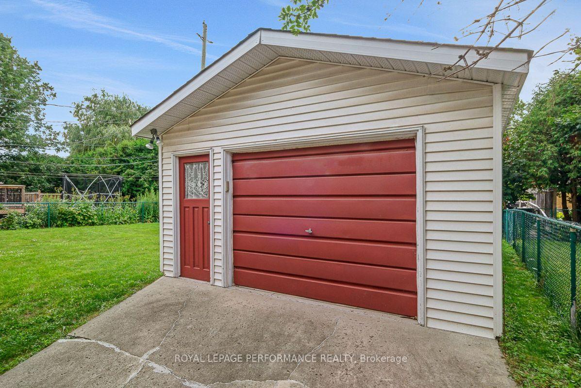 Photo 17 of 2038 Arch Street, Ottawa, Elmvale Acres — HOMEH