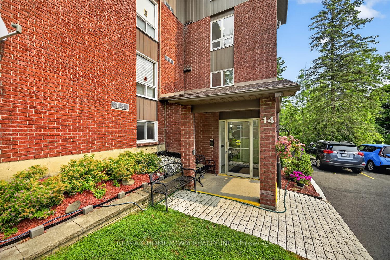 Photo 2 of Unit 16, 14 Charlotte Place, Brockville, Brockville — HOMEH