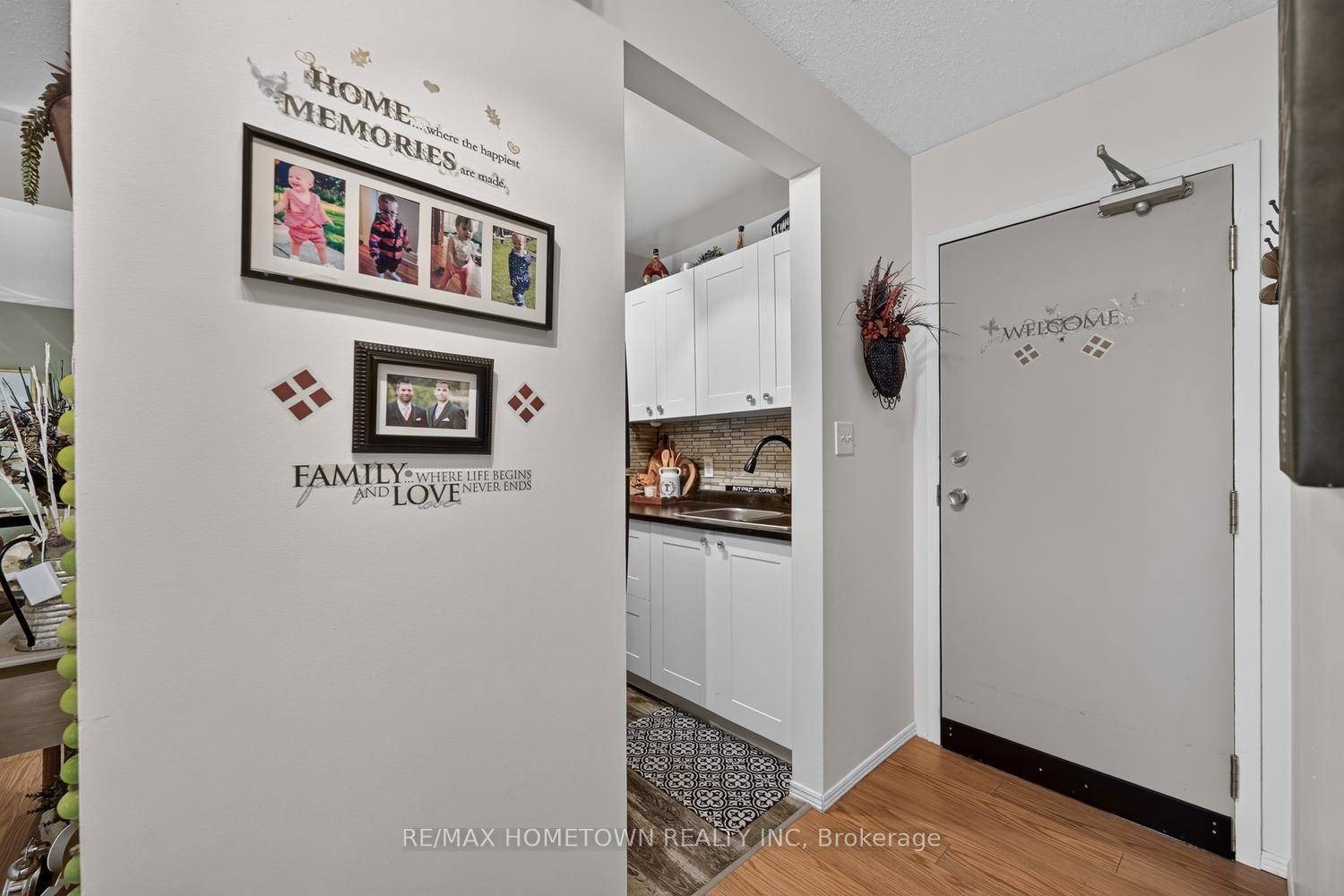 Photo 4 of Unit 16, 14 Charlotte Place, Brockville, Brockville — HOMEH