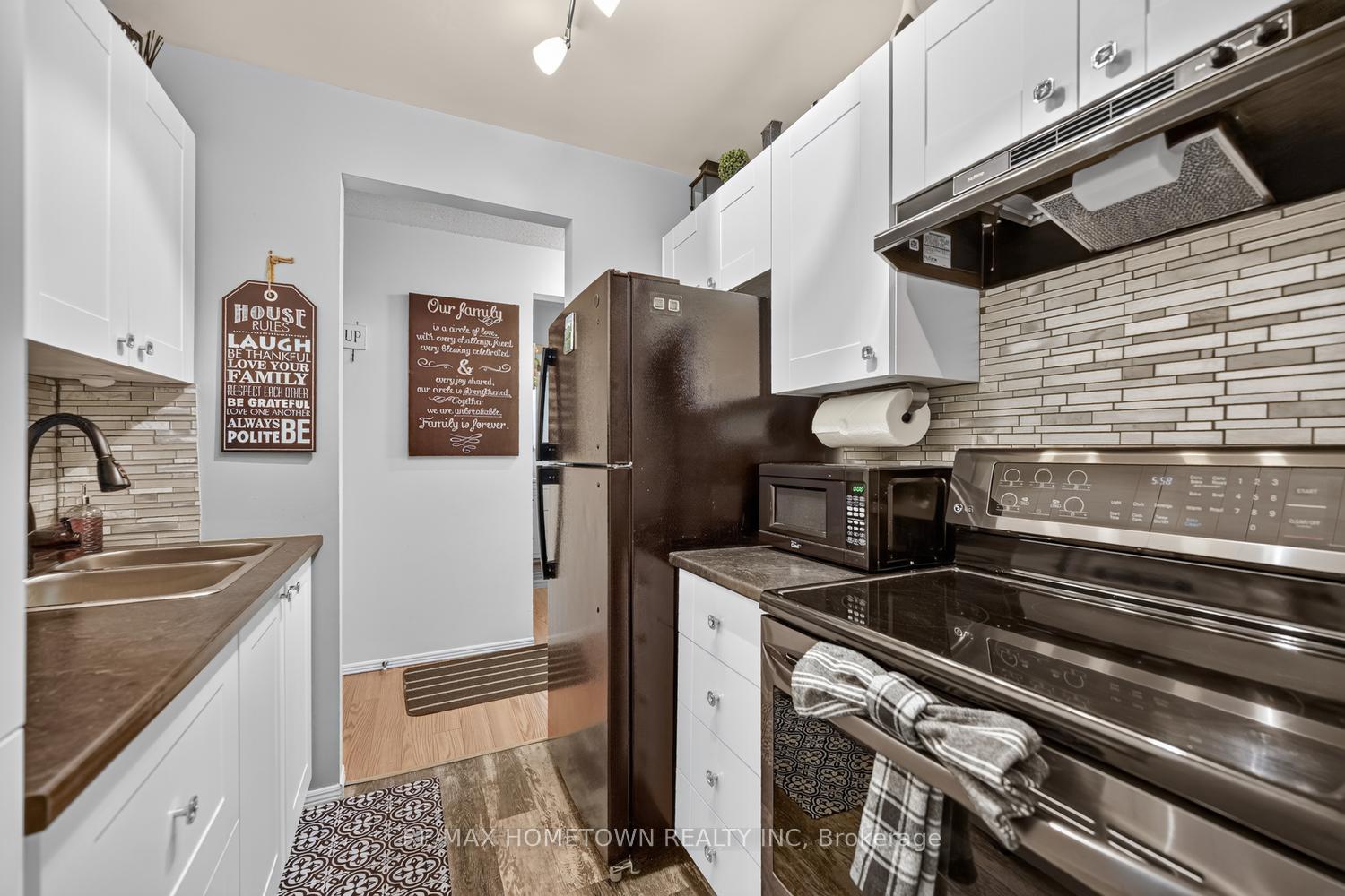 Photo 7 of Unit 16, 14 Charlotte Place, Brockville, Brockville — HOMEH