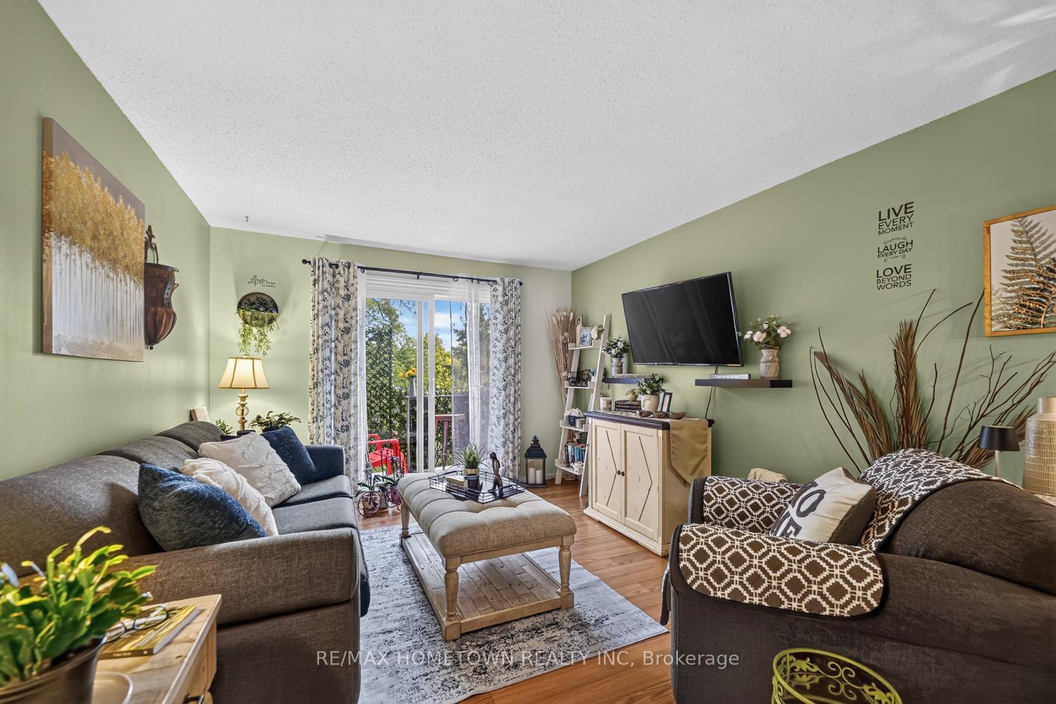 Photo 12 of Unit 16, 14 Charlotte Place, Brockville, Brockville — HOMEH