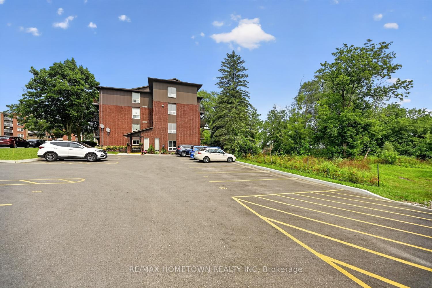 Photo 21 of Unit 16, 14 Charlotte Place, Brockville, Brockville — HOMEH