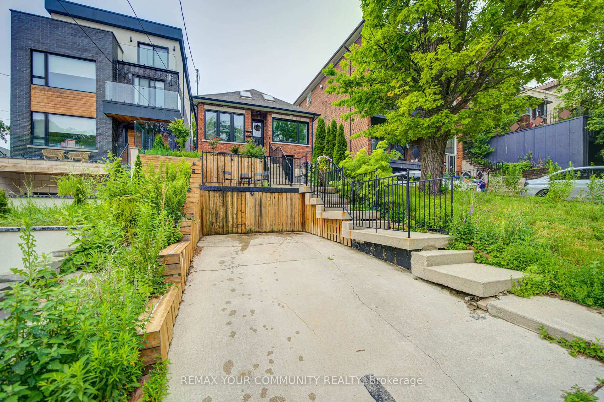 Photo 2 of Unit Main, 29 Ennerdale Road, Toronto, Caledonia-Fairbank — HOMEH