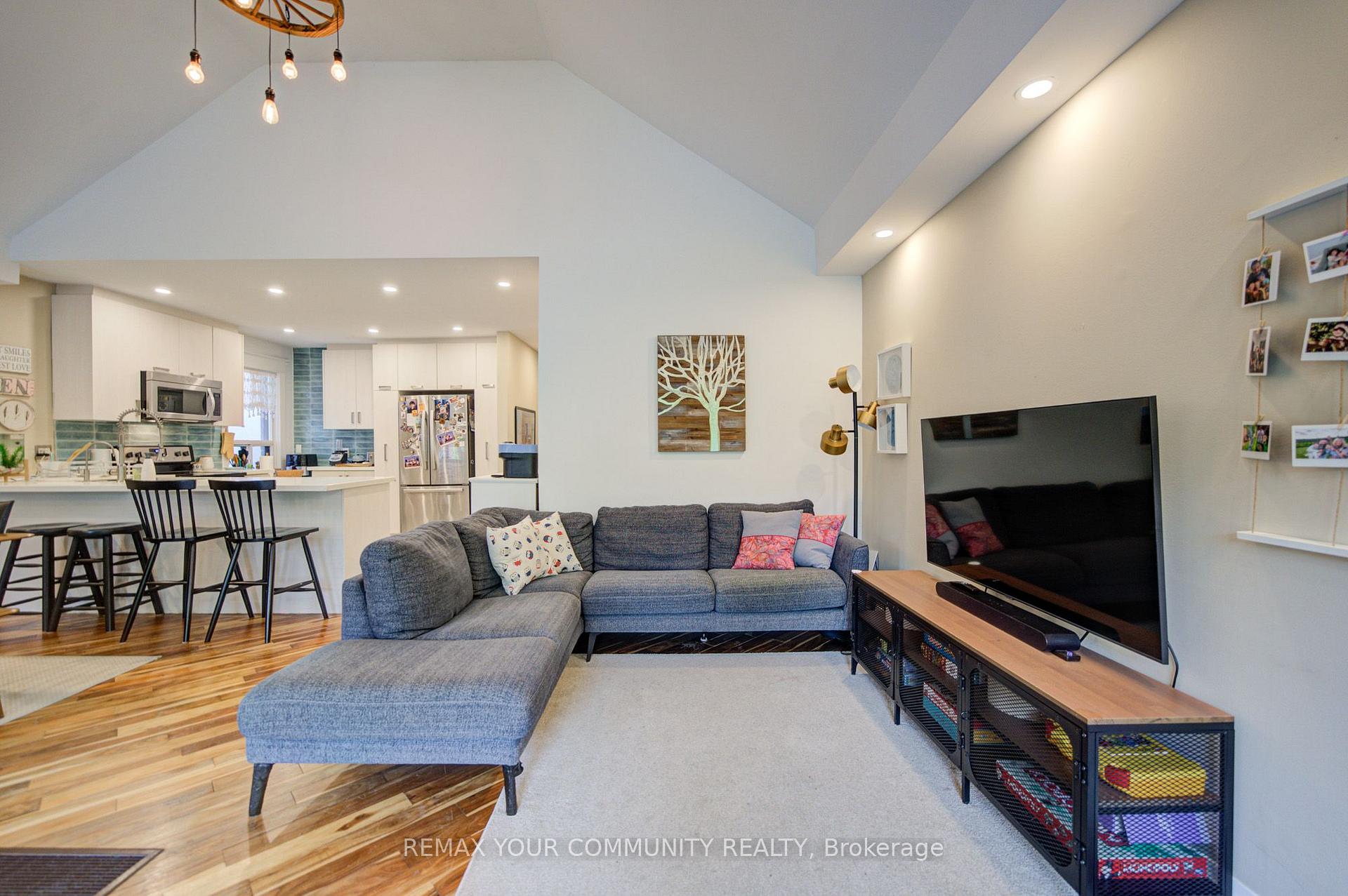 Photo 9 of Unit Main, 29 Ennerdale Road, Toronto, Caledonia-Fairbank — HOMEH
