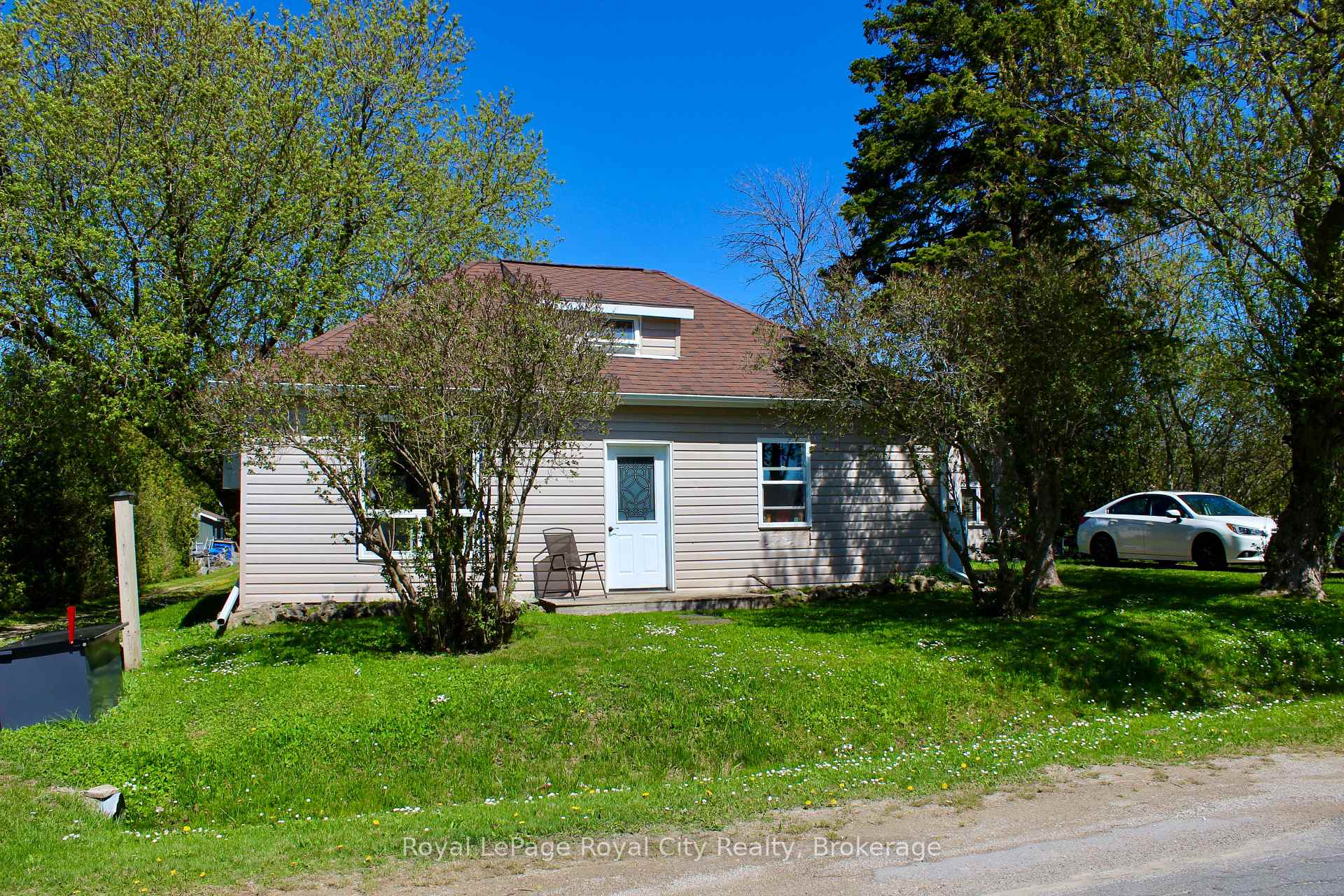 Photo of 2557 Bruce Road